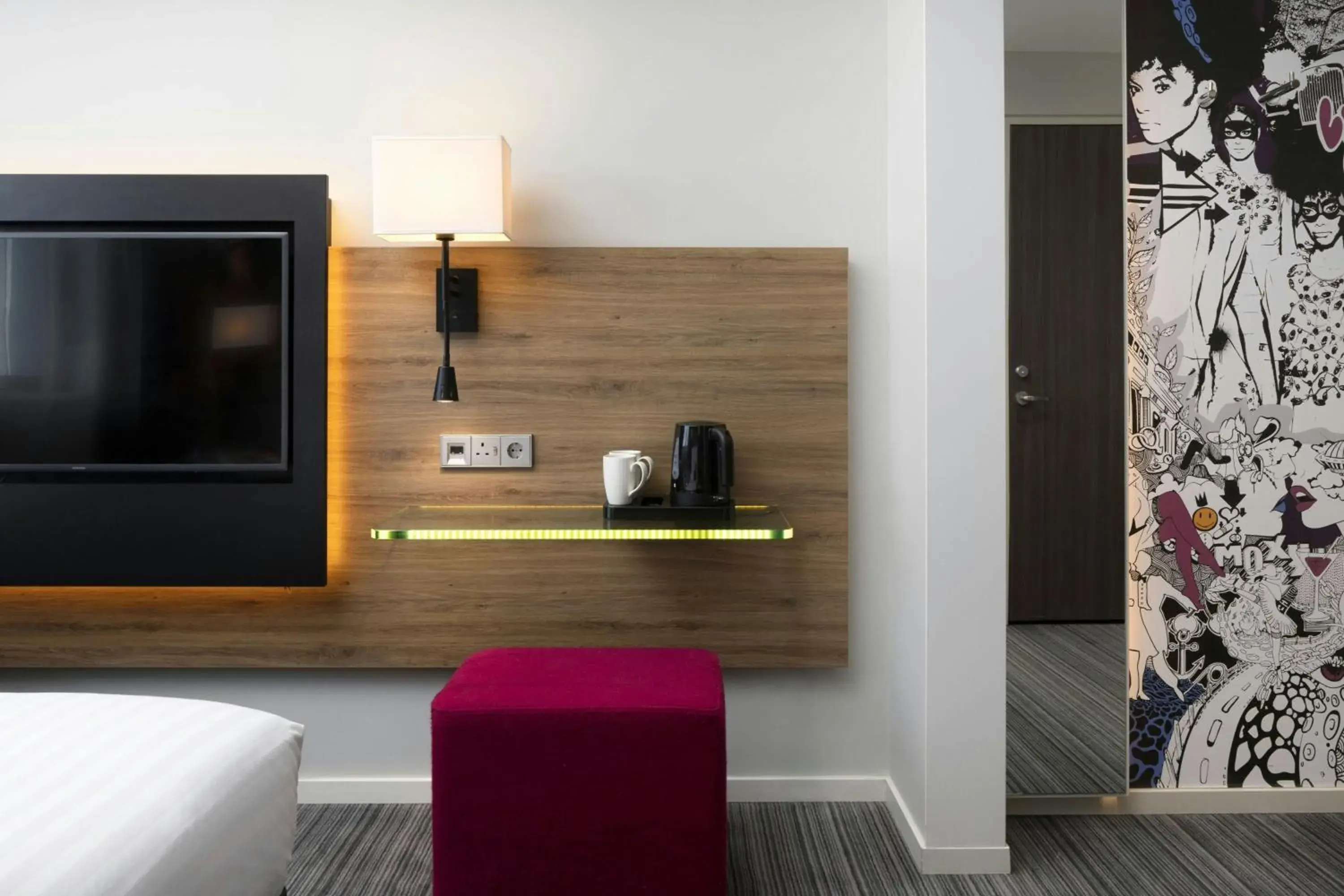 Moxy Twin Sleeper, Guest room, 2 Twin/Single Bed(s) in Moxy London Heathrow Airport Moxy Twin Sleeper, Guest room, 2 Twin/Single Bed(s) in Moxy London Heathrow Airport