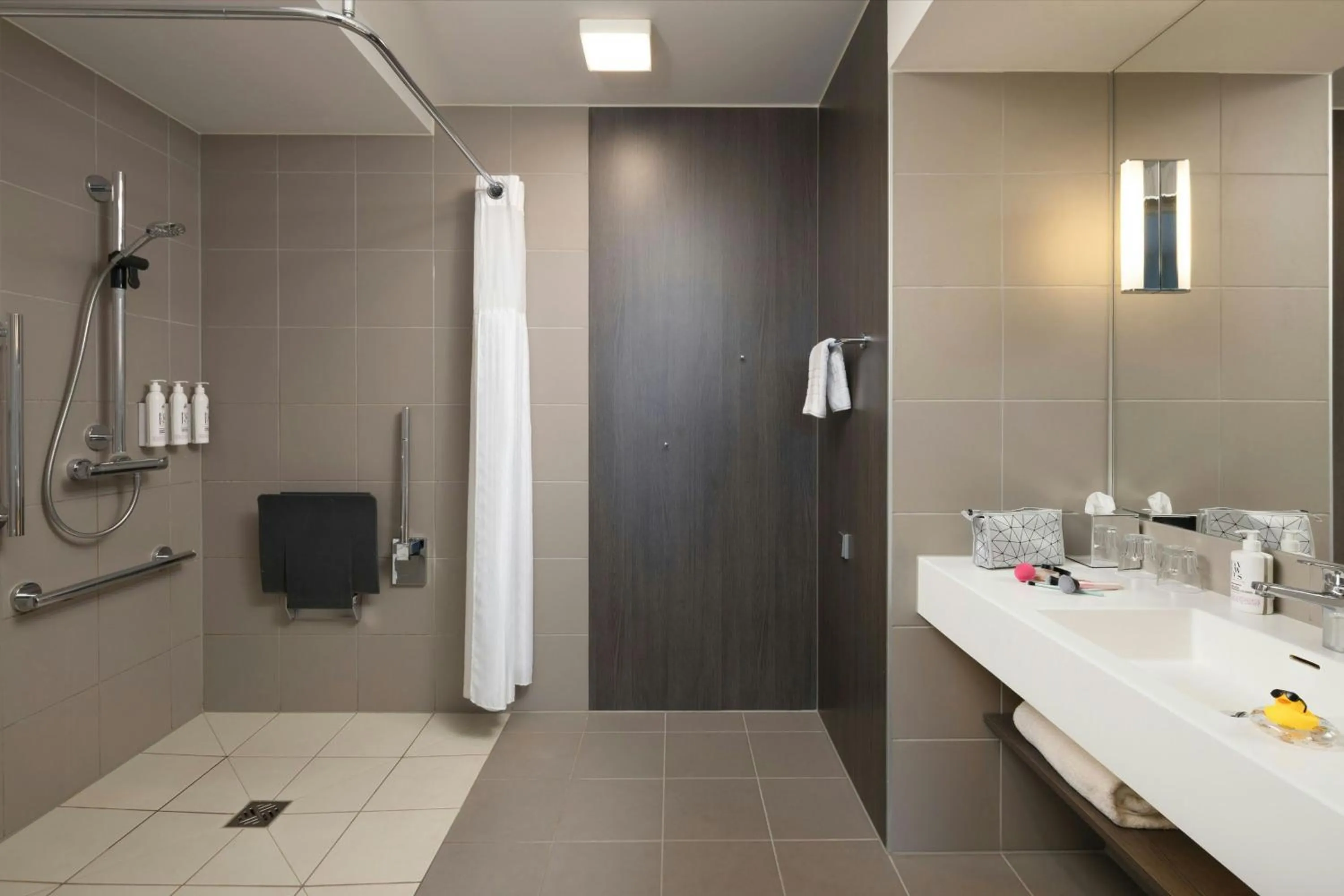 Photo of the whole room in Moxy London Heathrow Airport