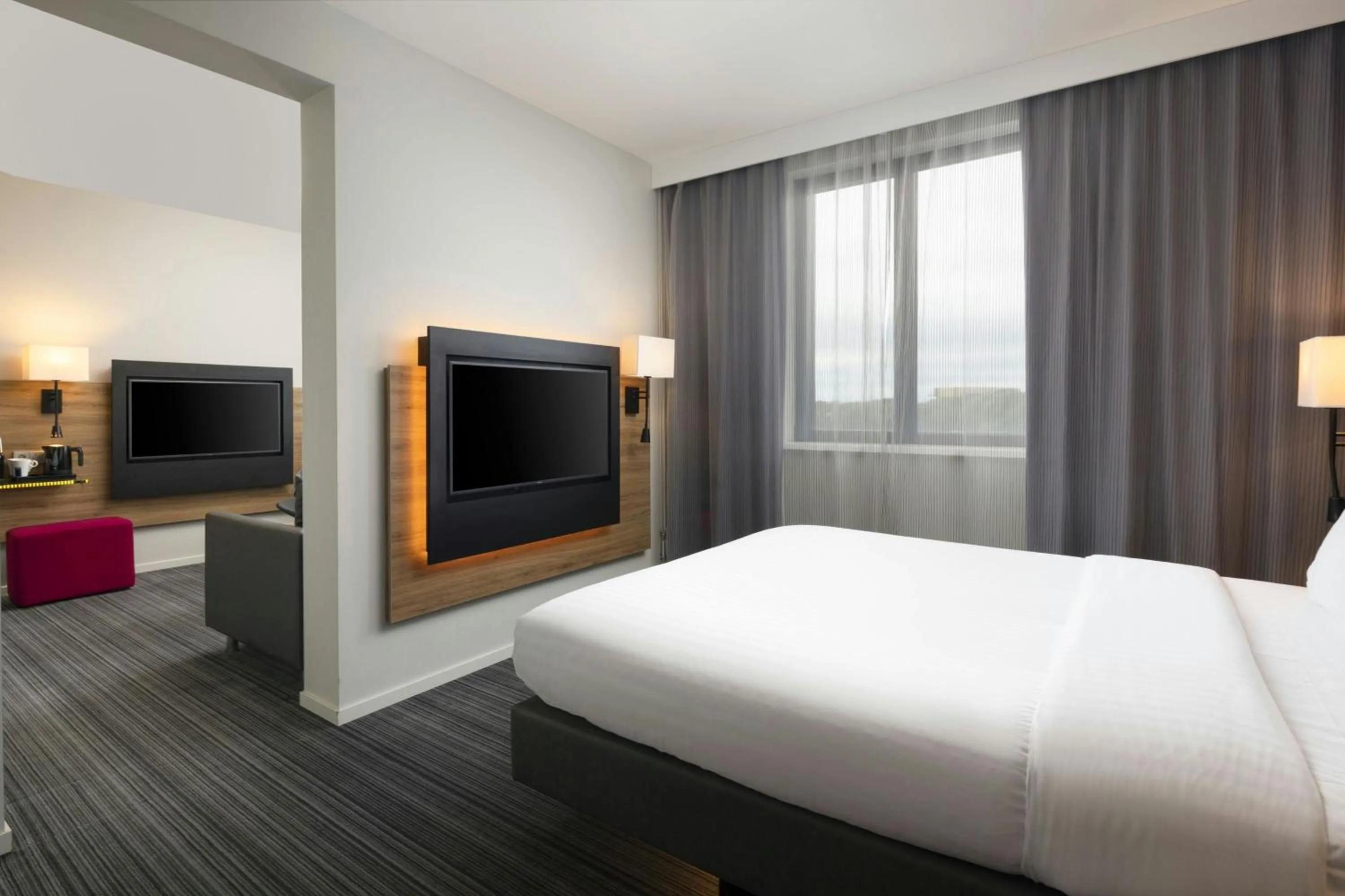Photo of the whole room, Bed in Moxy London Heathrow Airport