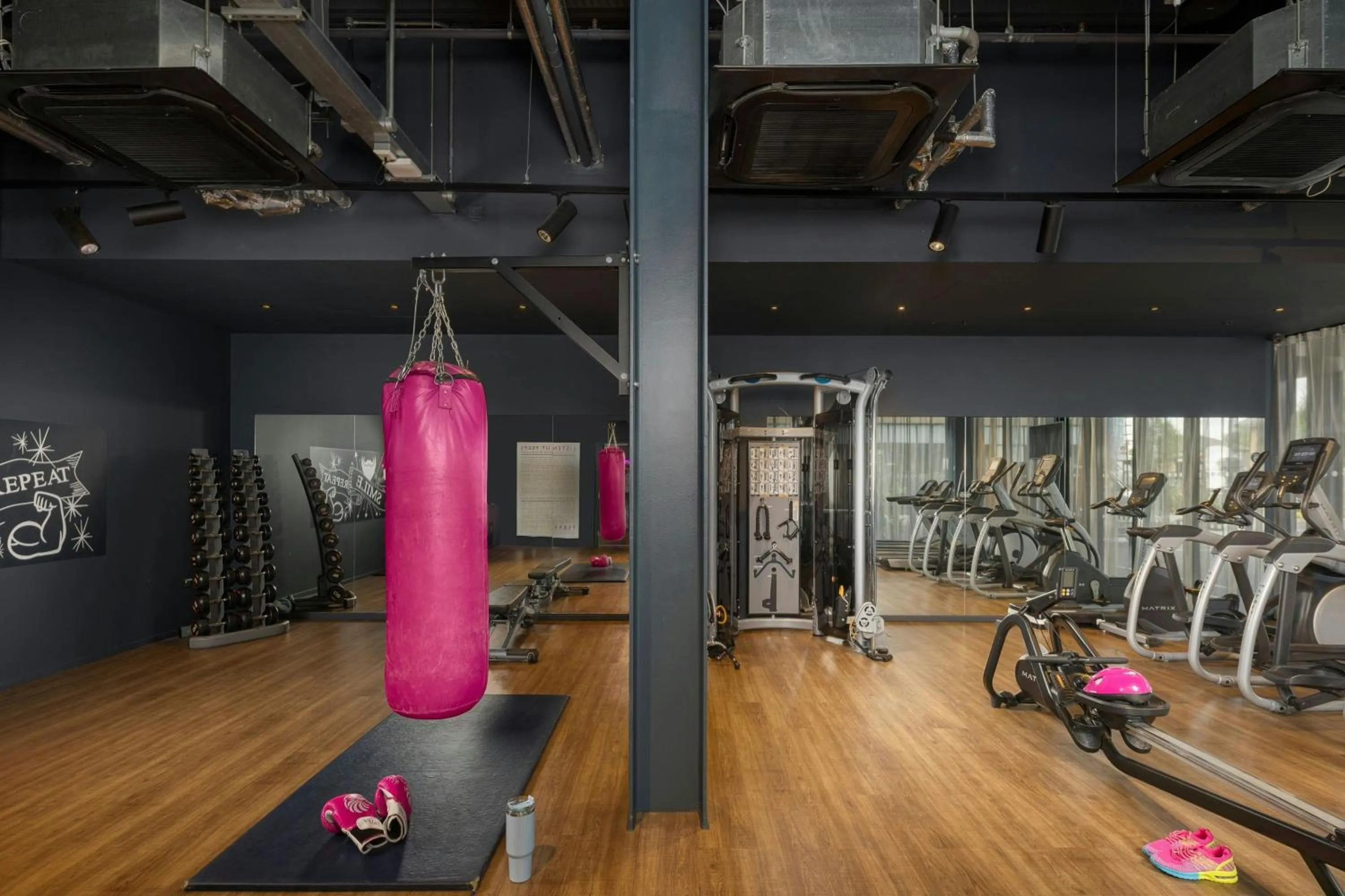 Area and facilities in Moxy London Heathrow Airport