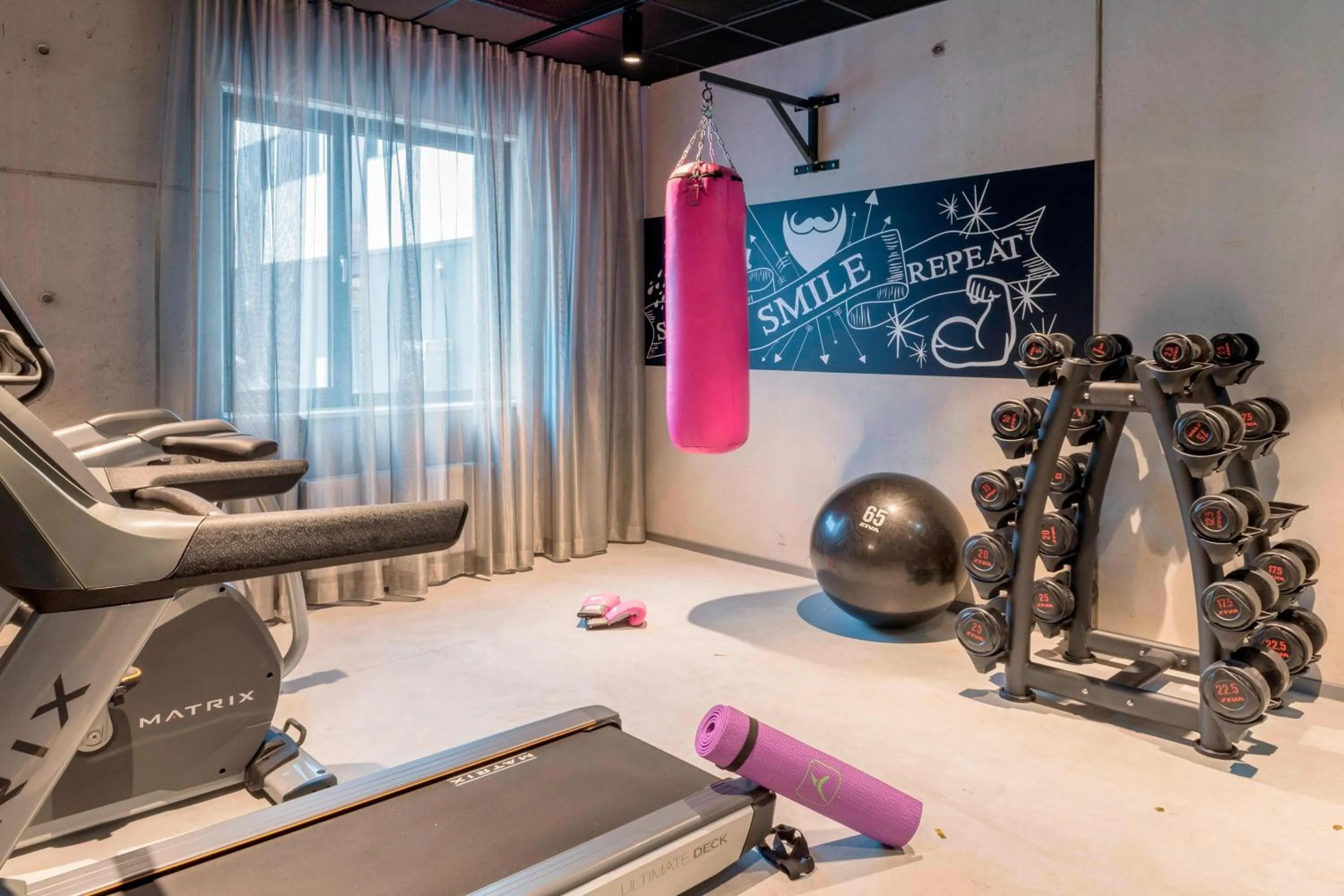 Fitness centre/facilities in Moxy Munich Messe