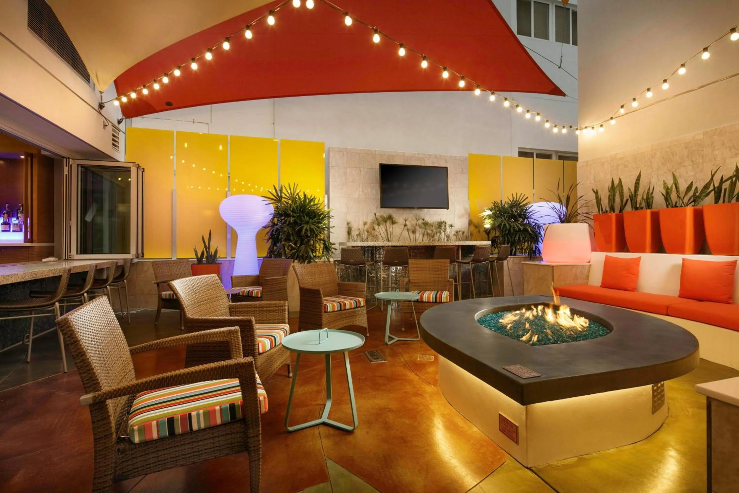 Lounge or bar in TownePlace Suites by Marriott San Diego Downtown
