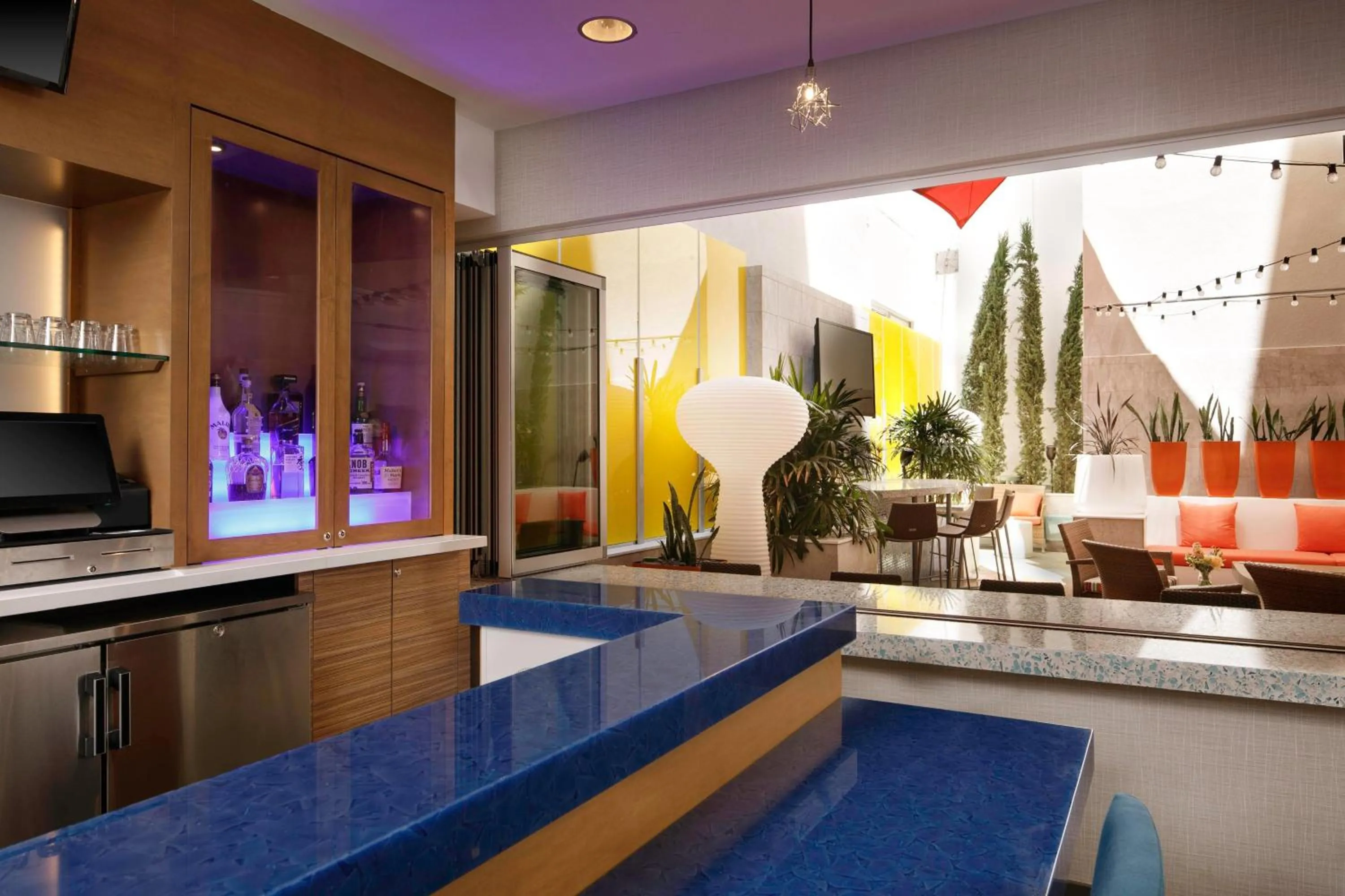 Lounge or bar in TownePlace Suites by Marriott San Diego Downtown