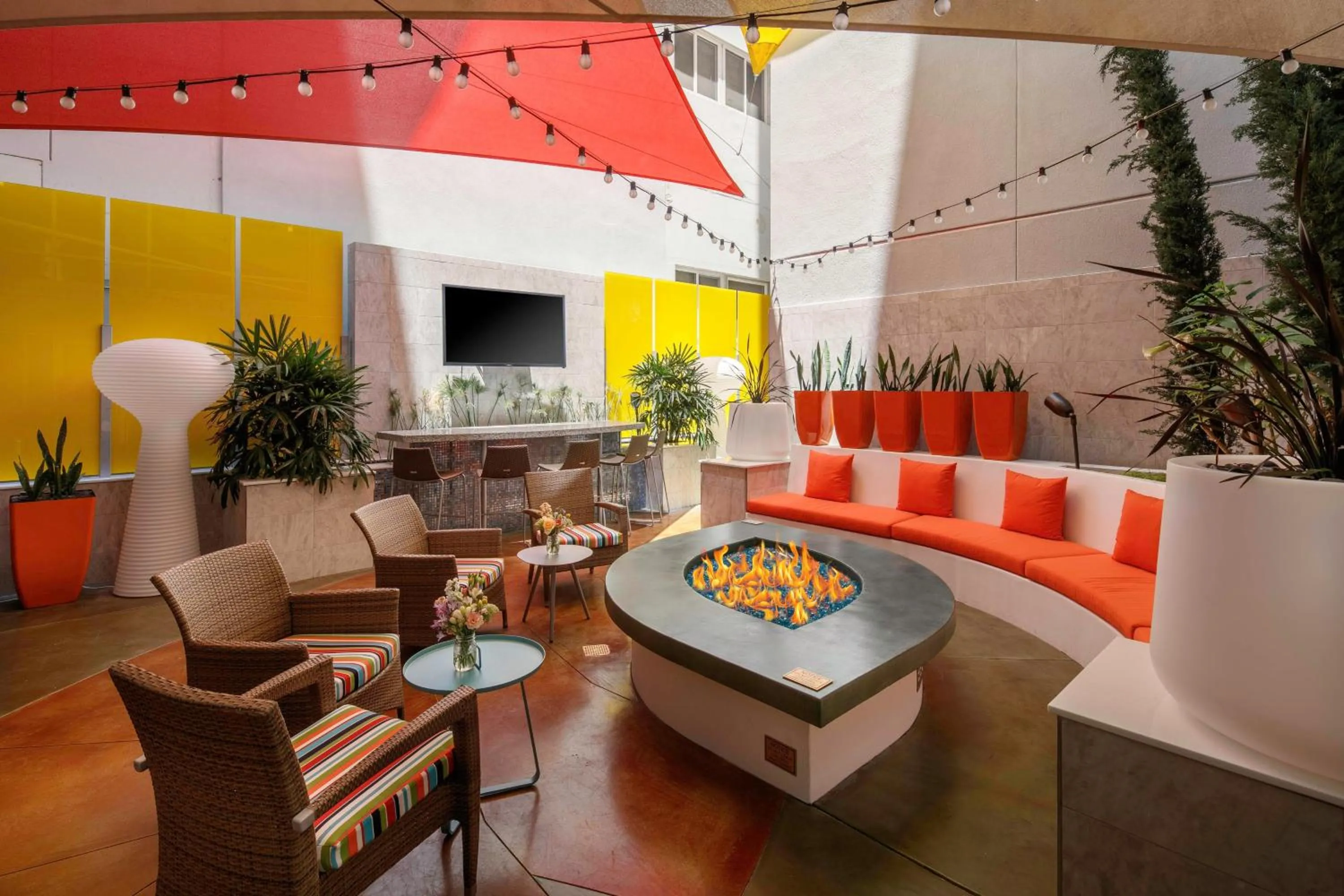 Lounge or bar in TownePlace Suites by Marriott San Diego Downtown