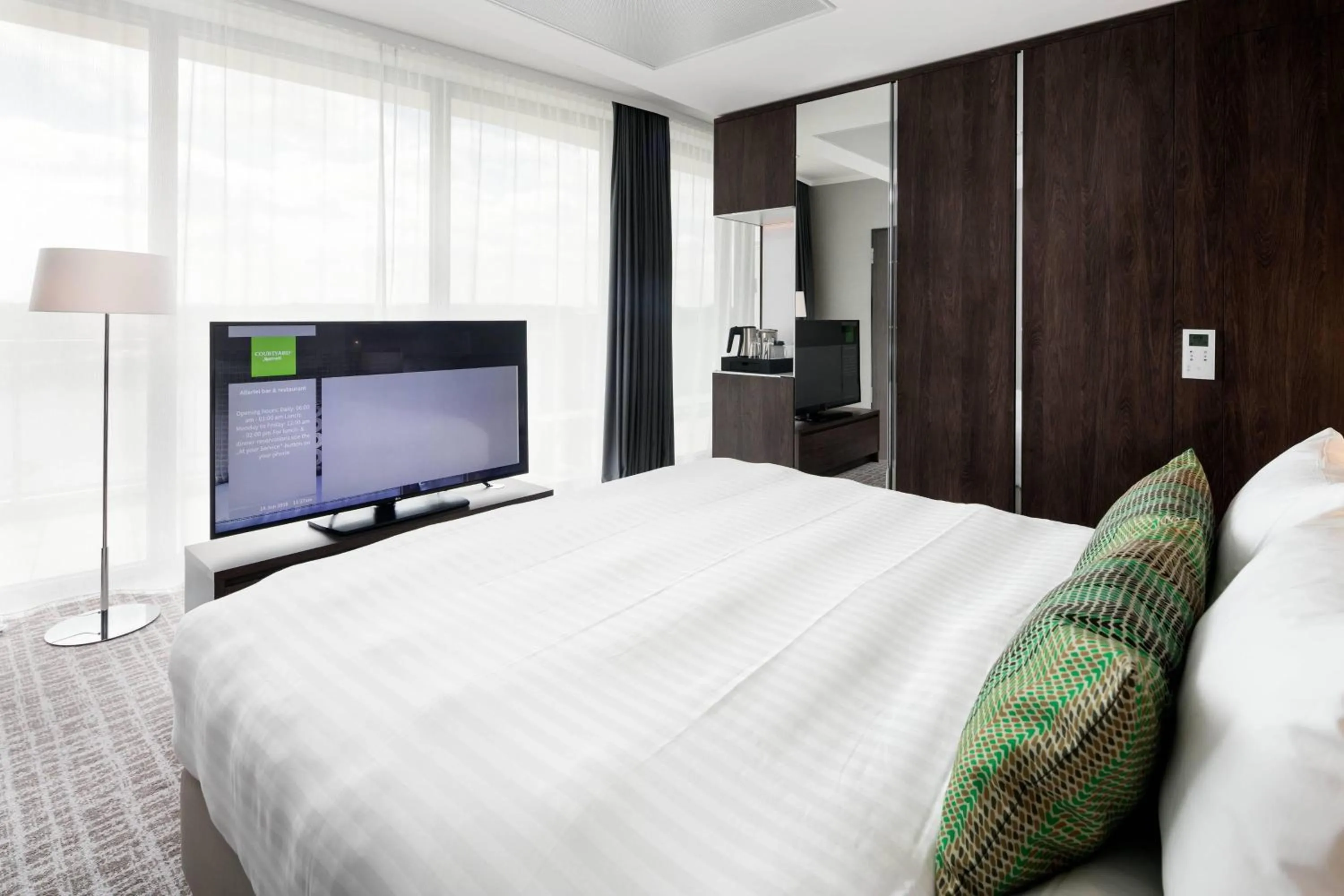 Bedroom, Bed in Courtyard by Marriott Wolfsburg