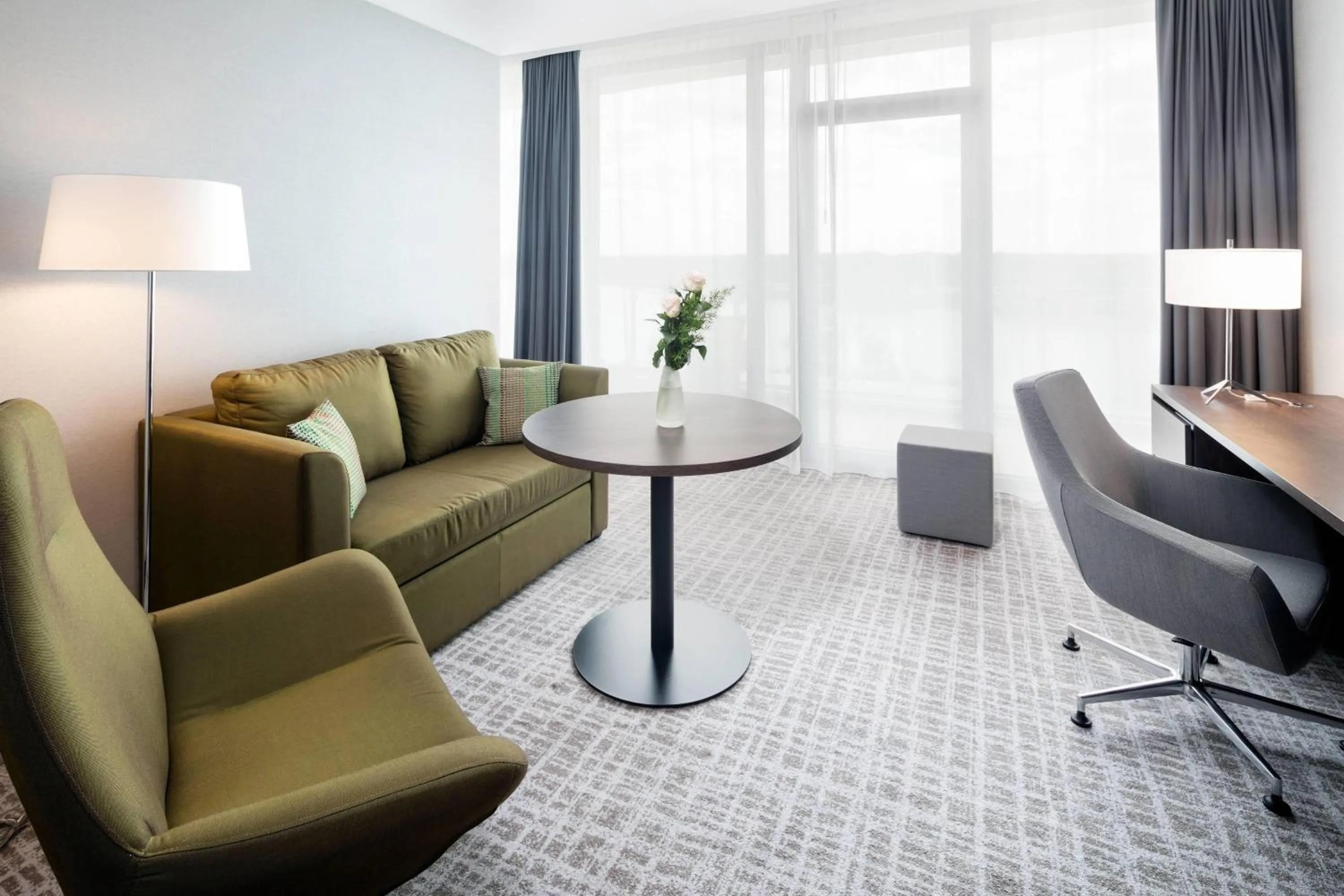 Living room in Courtyard by Marriott Wolfsburg