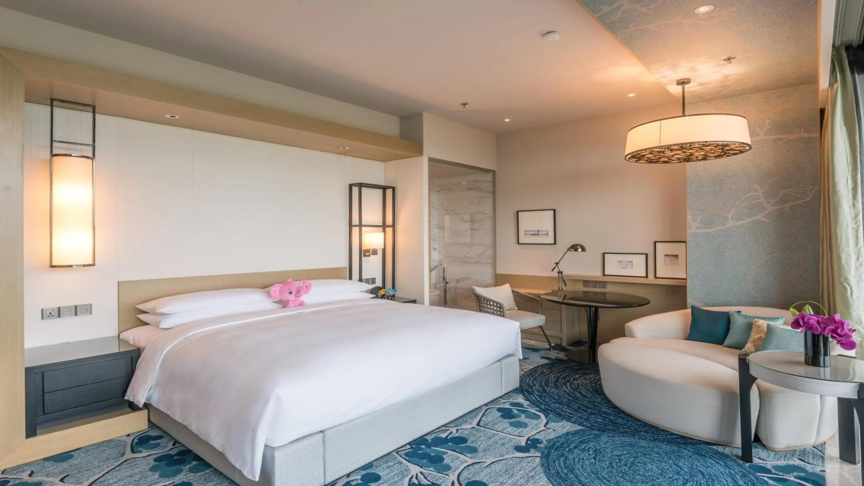 Photo of the whole room, Bed in Renaissance Suzhou Taihu Lake Hotel