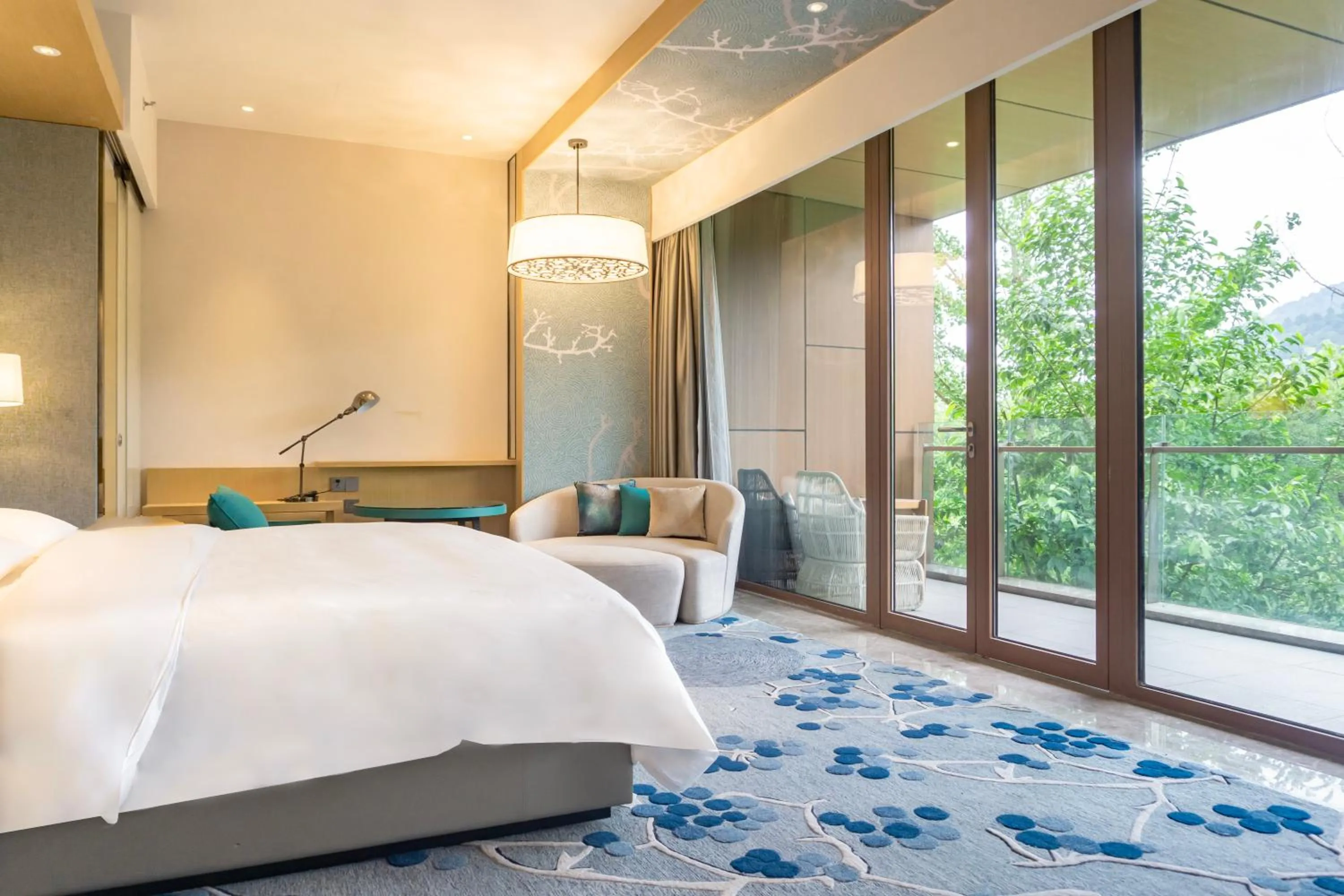 Bed in Renaissance Suzhou Taihu Lake Hotel