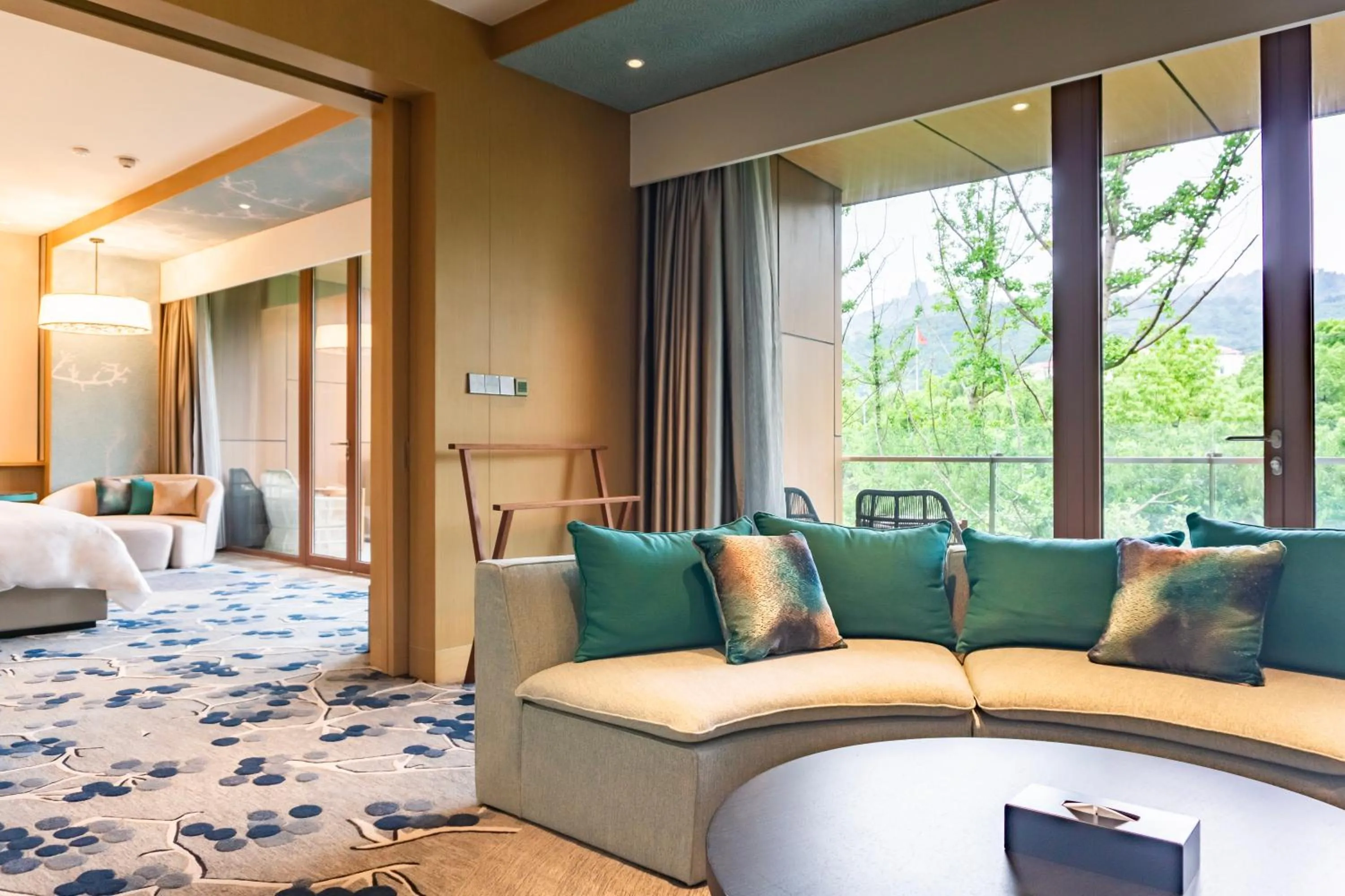 Bed in Renaissance Suzhou Taihu Lake Hotel