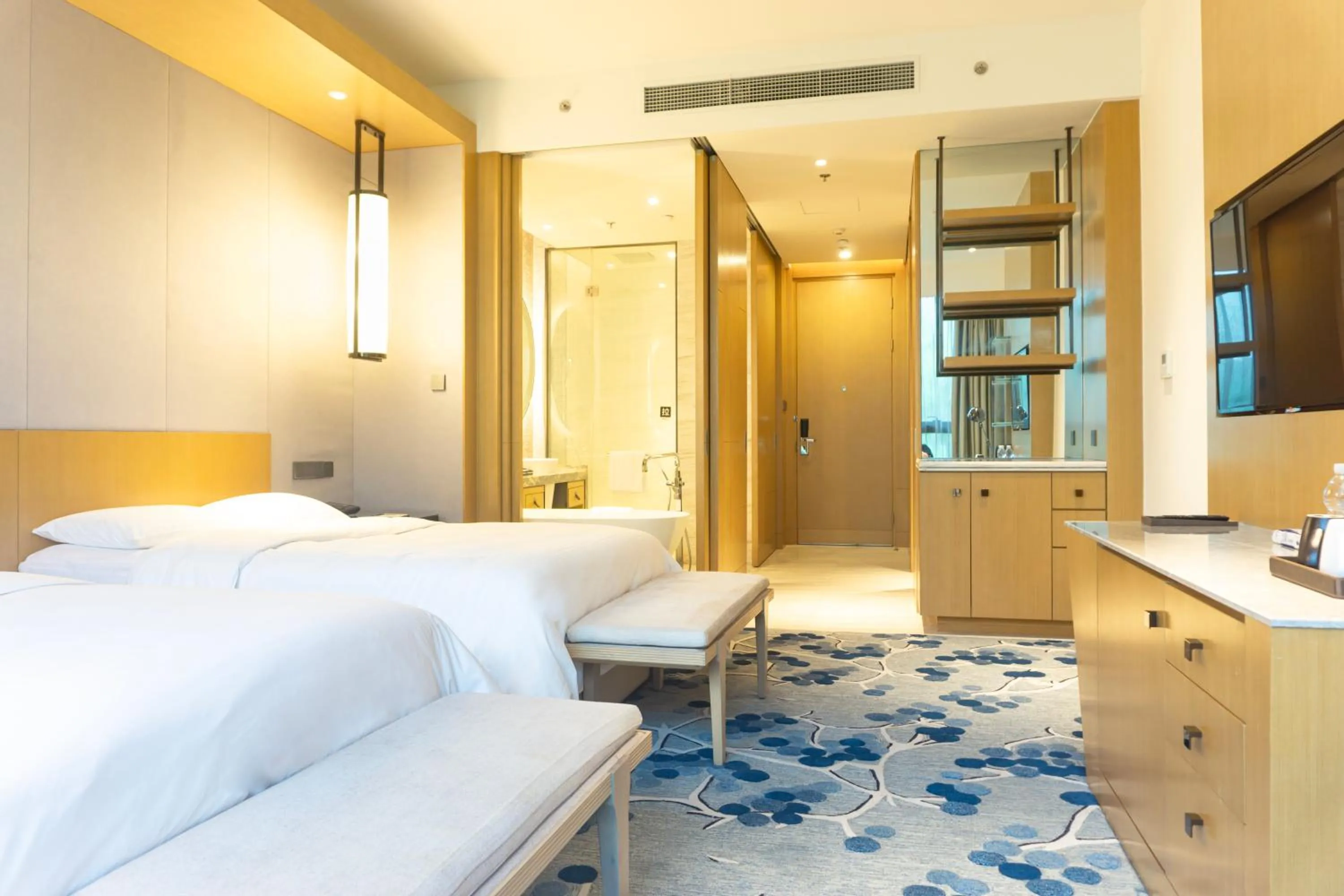 Bed in Renaissance Suzhou Taihu Lake Hotel