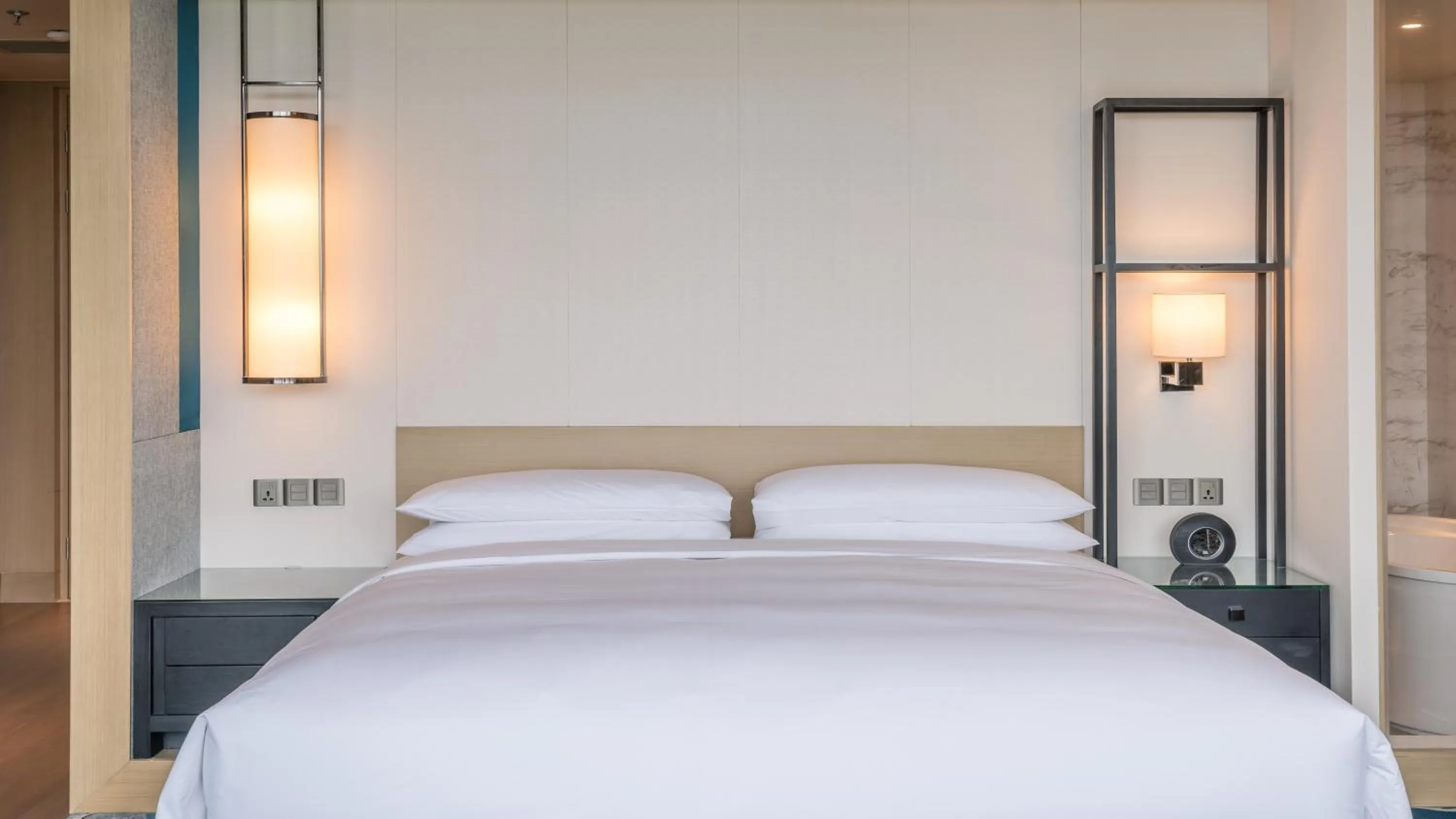 Bed in Renaissance Suzhou Taihu Lake Hotel