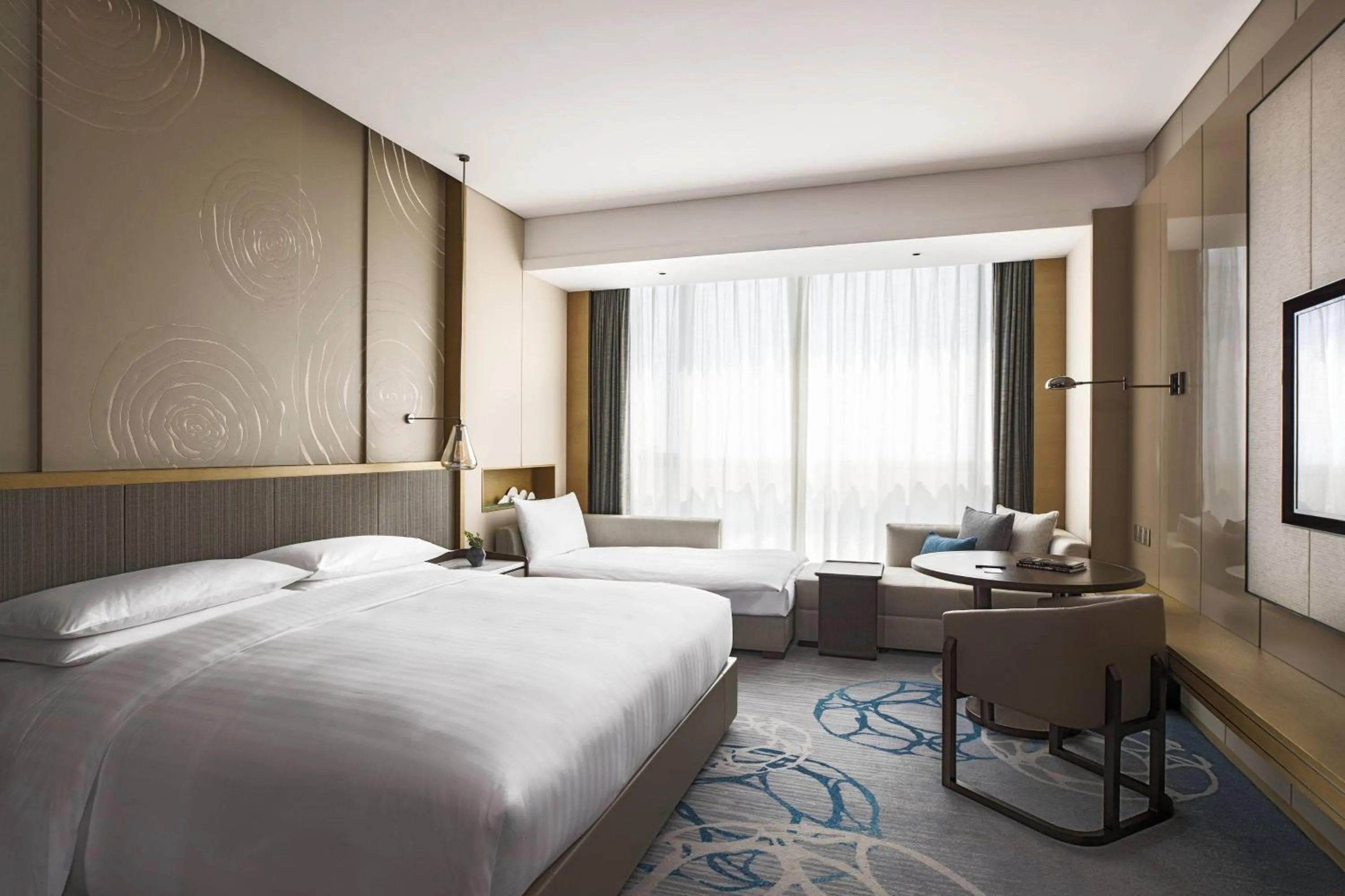 Photo of the whole room, Bed in Suzhou Marriott Hotel Taihu Lake