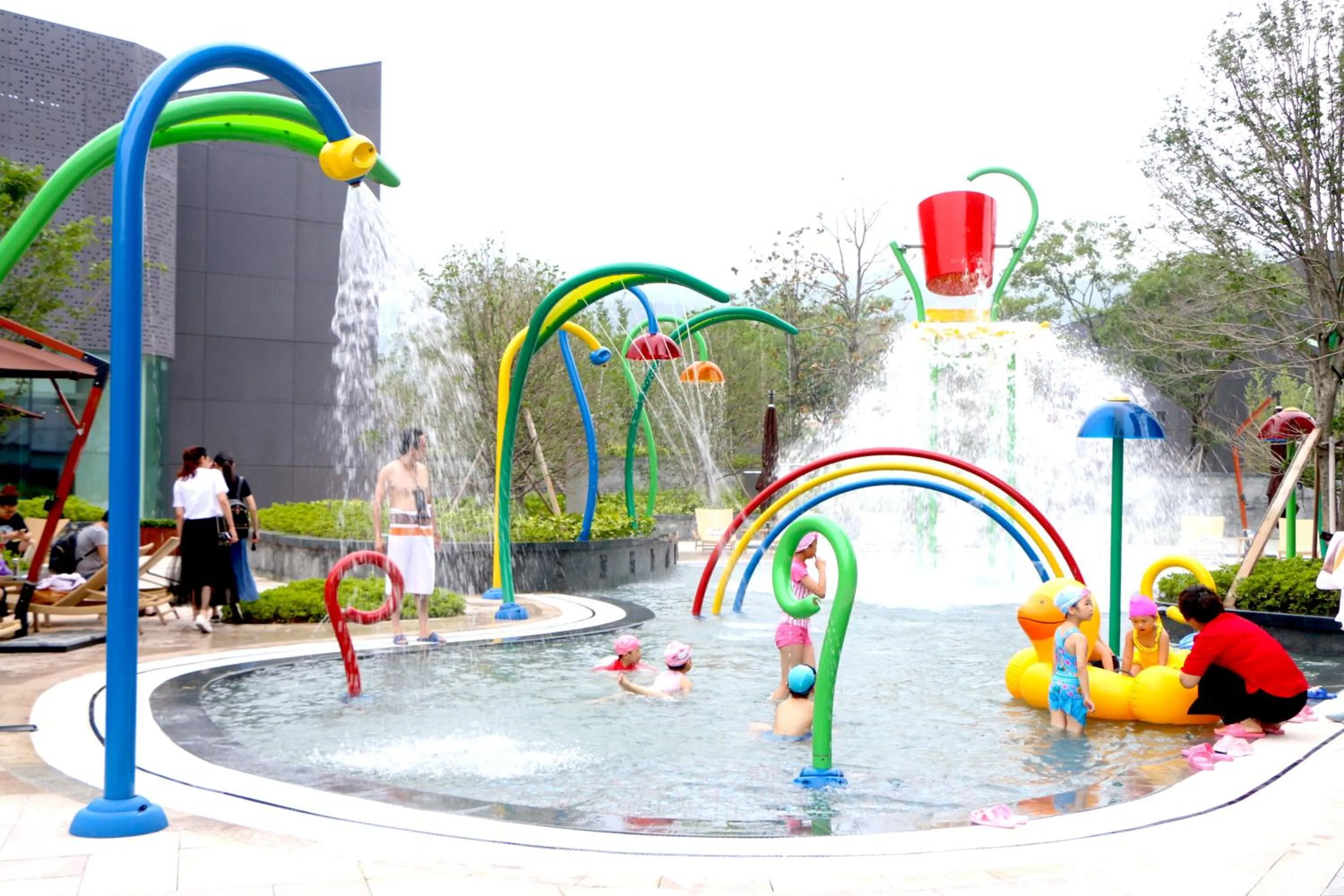 Swimming pool in Suzhou Marriott Hotel Taihu Lake