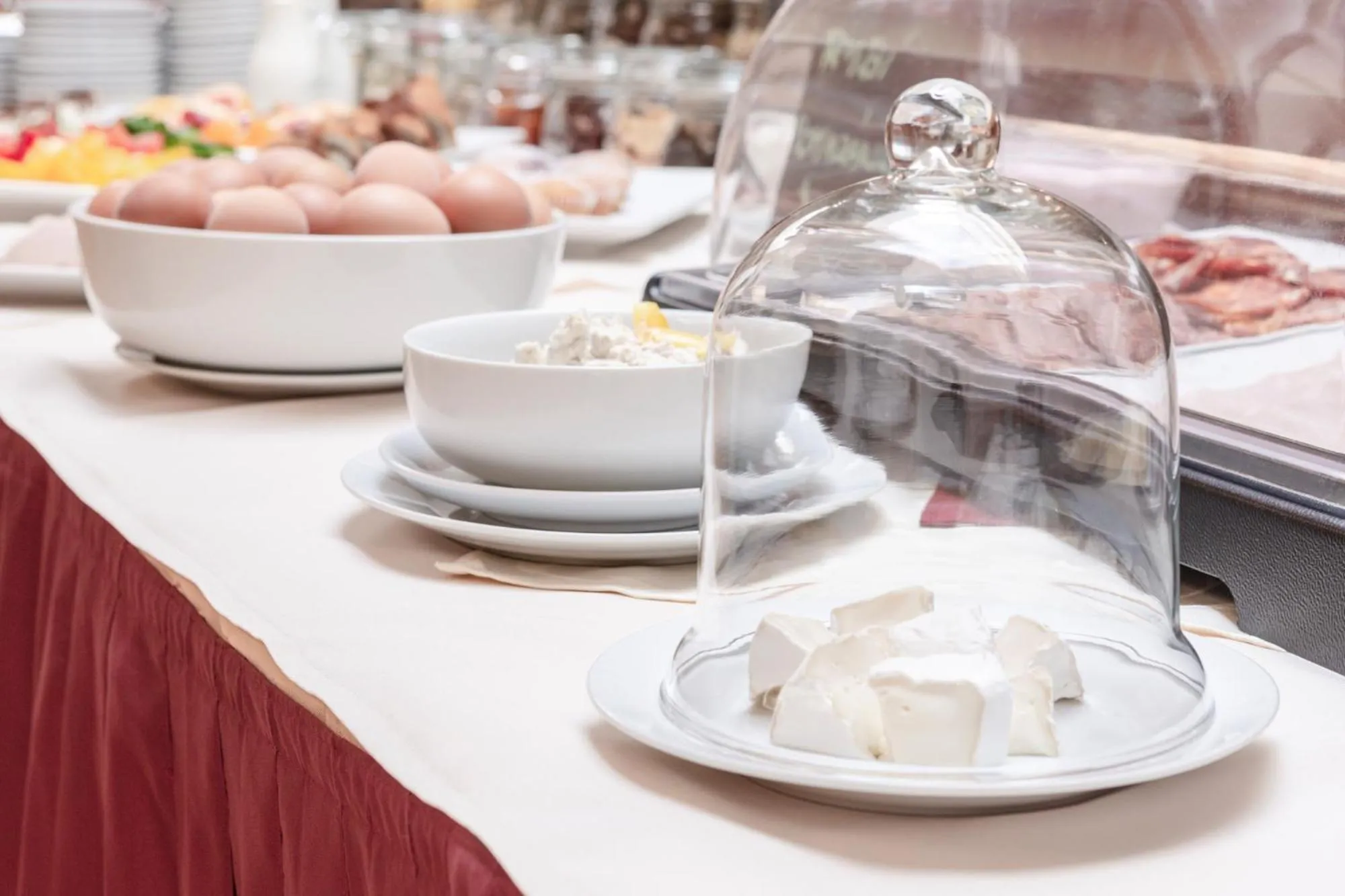 Breakfast in Hotel Trim