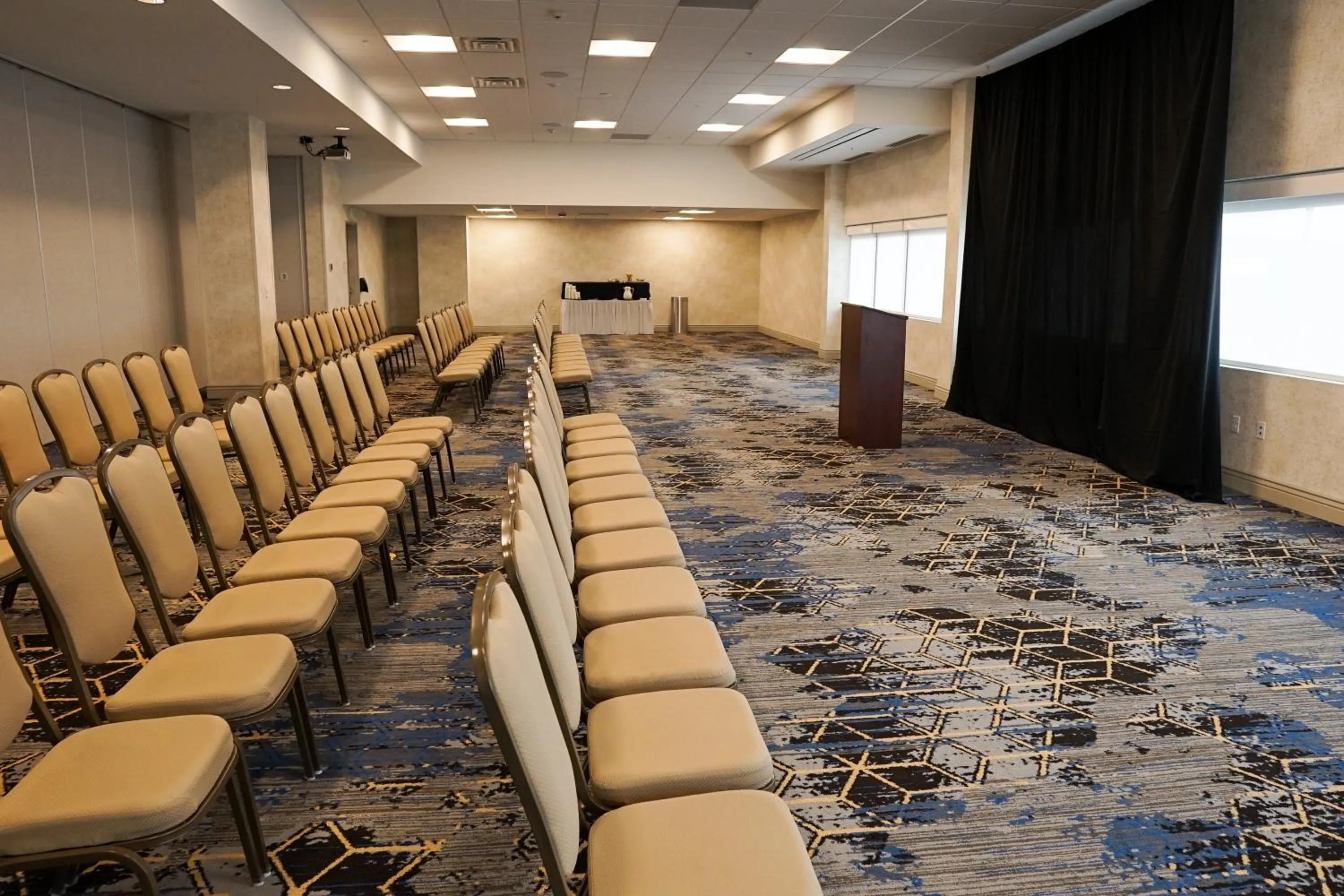 Meeting/conference room in Holiday Inn Express & Suites - Aurora Medical Campus by IHG