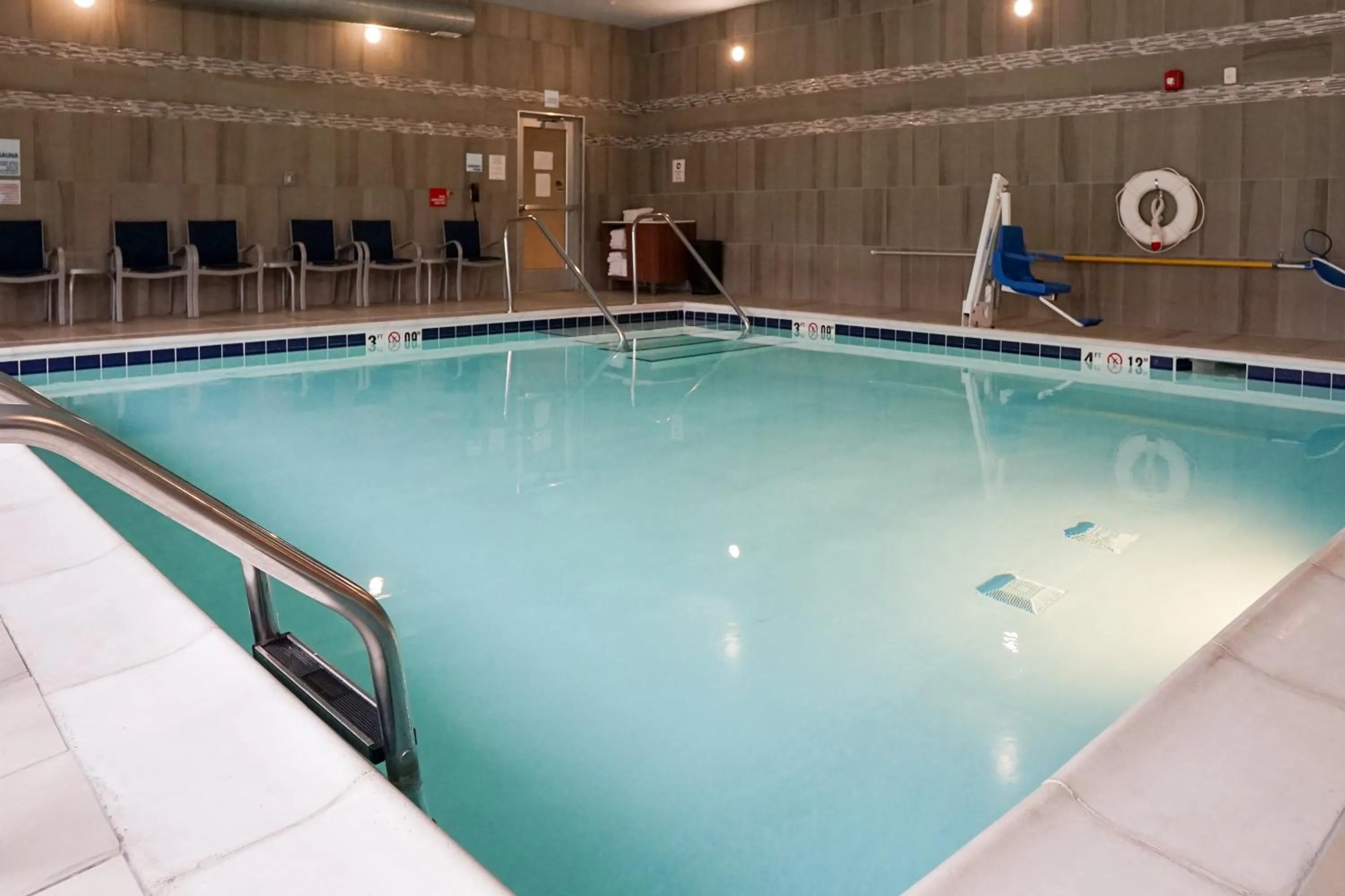 Swimming pool in Holiday Inn Express & Suites - Aurora Medical Campus by IHG