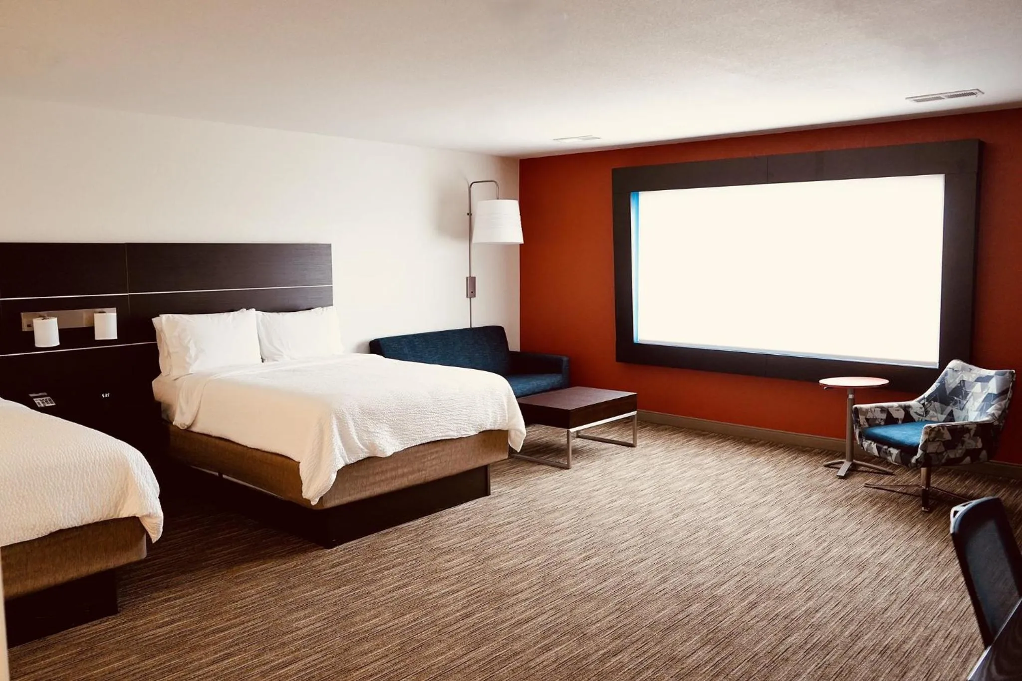 Photo of the whole room, Bed in Holiday Inn Express & Suites - Aurora Medical Campus by IHG