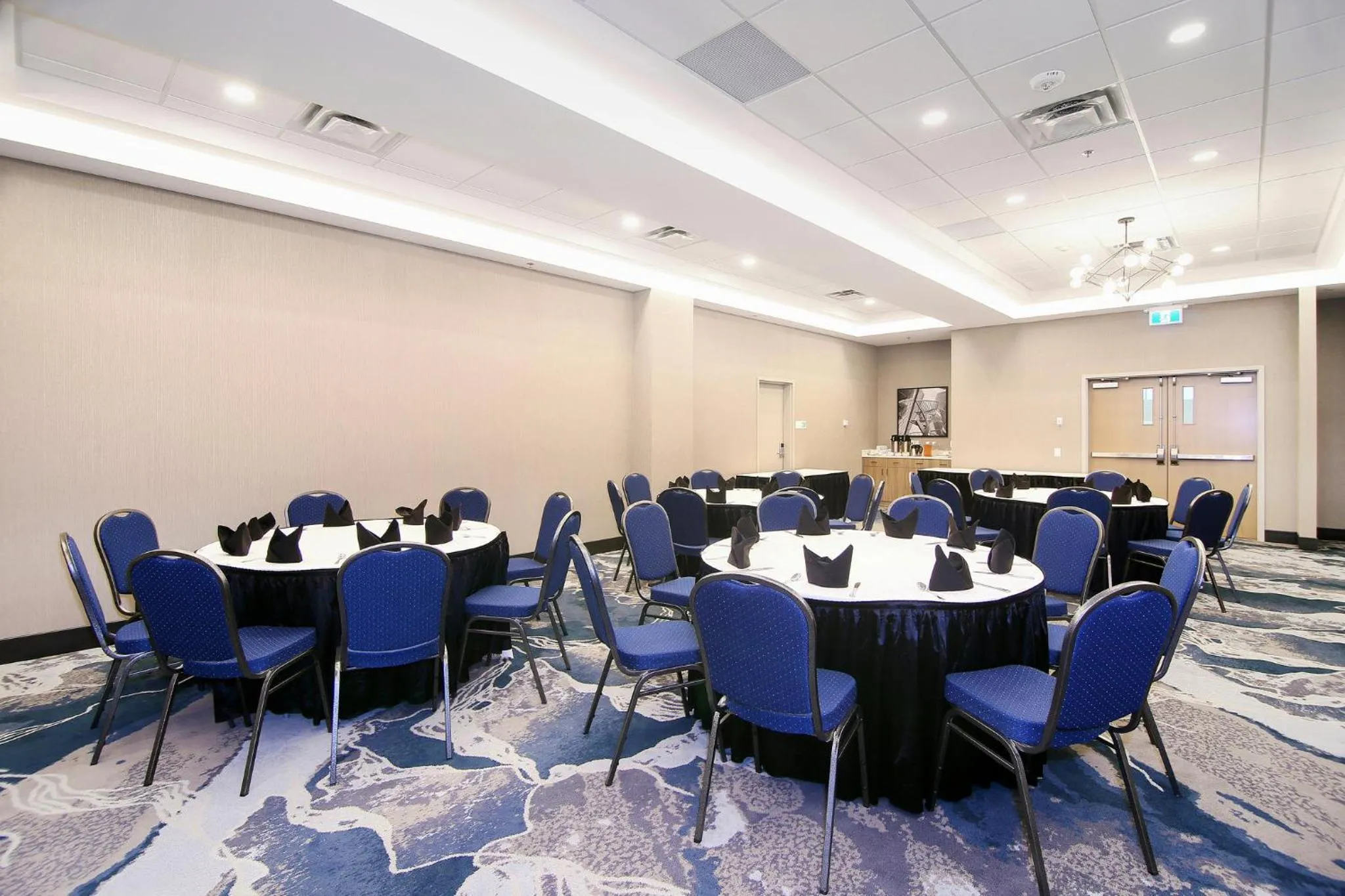 Meeting/conference room in Holiday Inn Hotel & Suites - Calgary Airport North by IHG