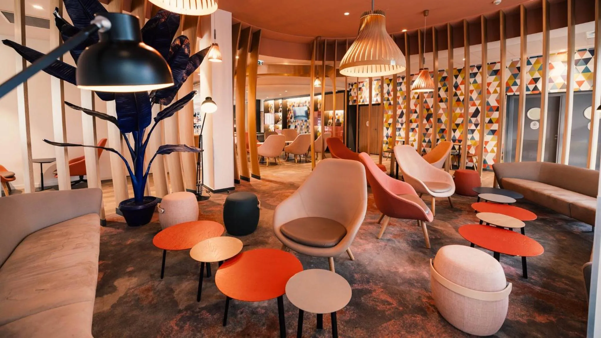 Lounge or bar in Holiday Inn Express - Paris - CDG Airport by IHG