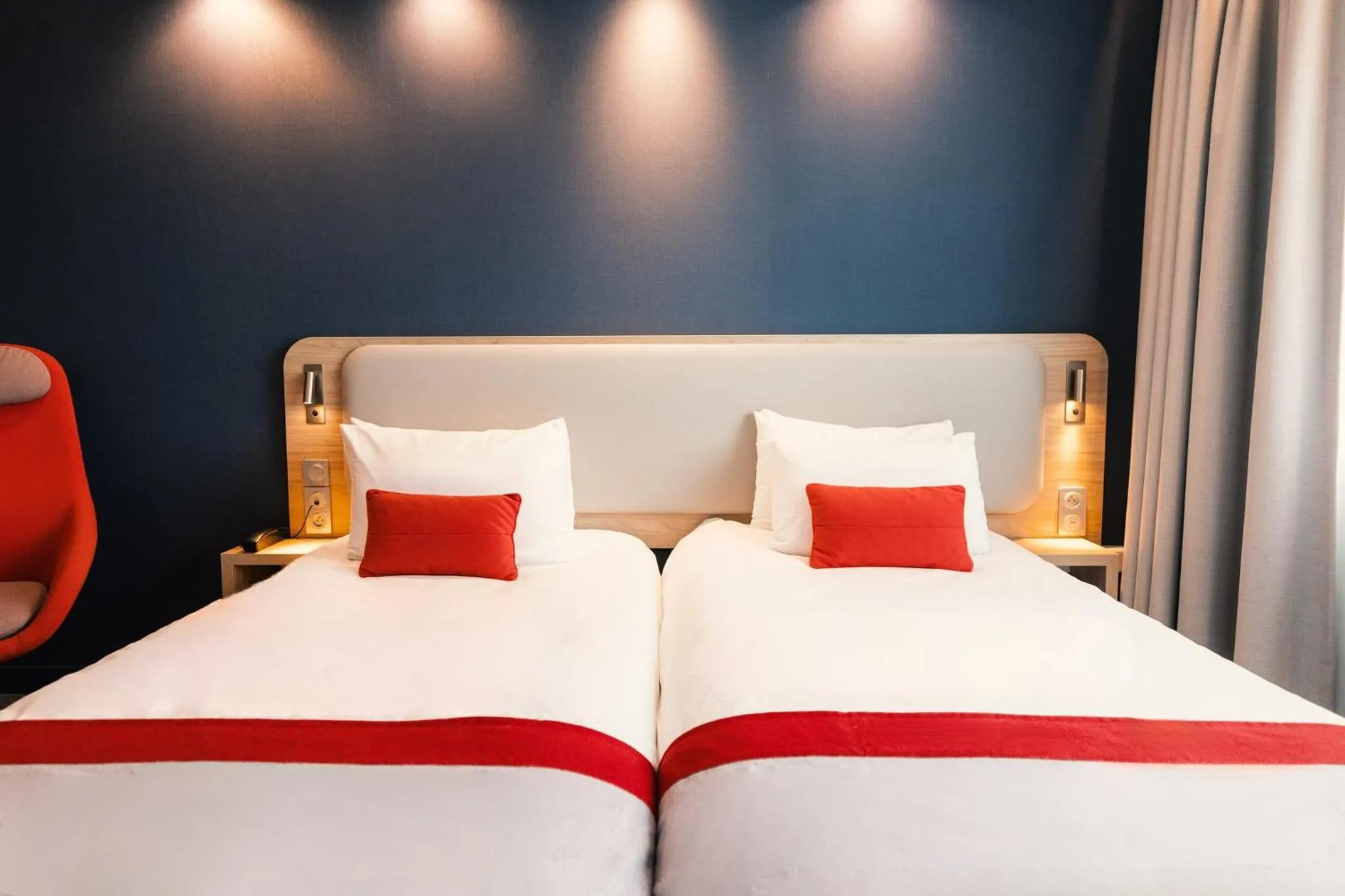 Photo of the whole room, Bed in Holiday Inn Express - Paris - CDG Airport by IHG