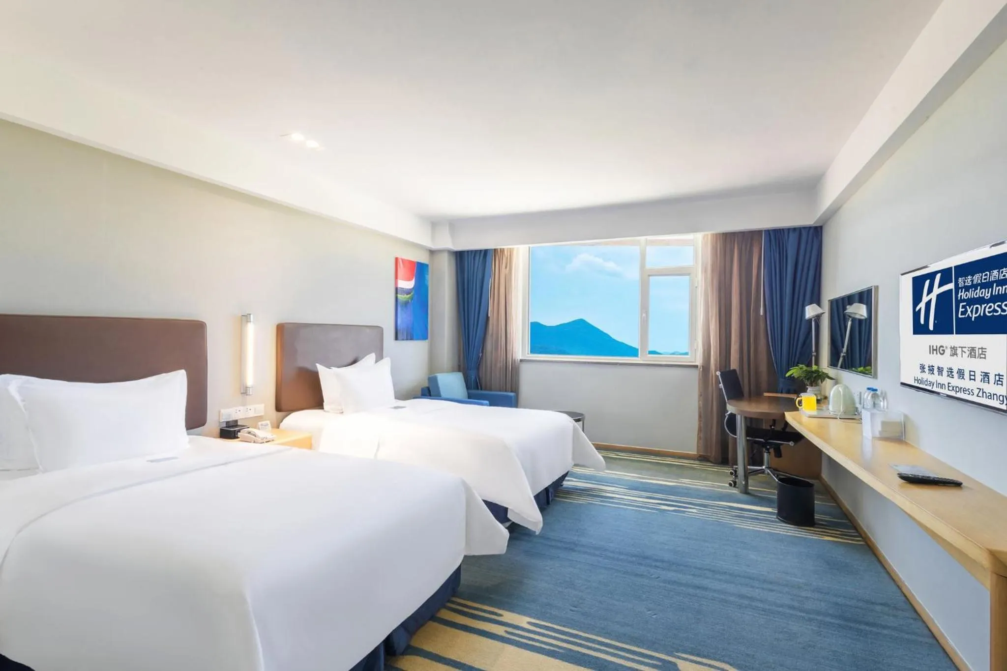 Photo of the whole room, Bed in Holiday Inn Express Zhangye by IHG