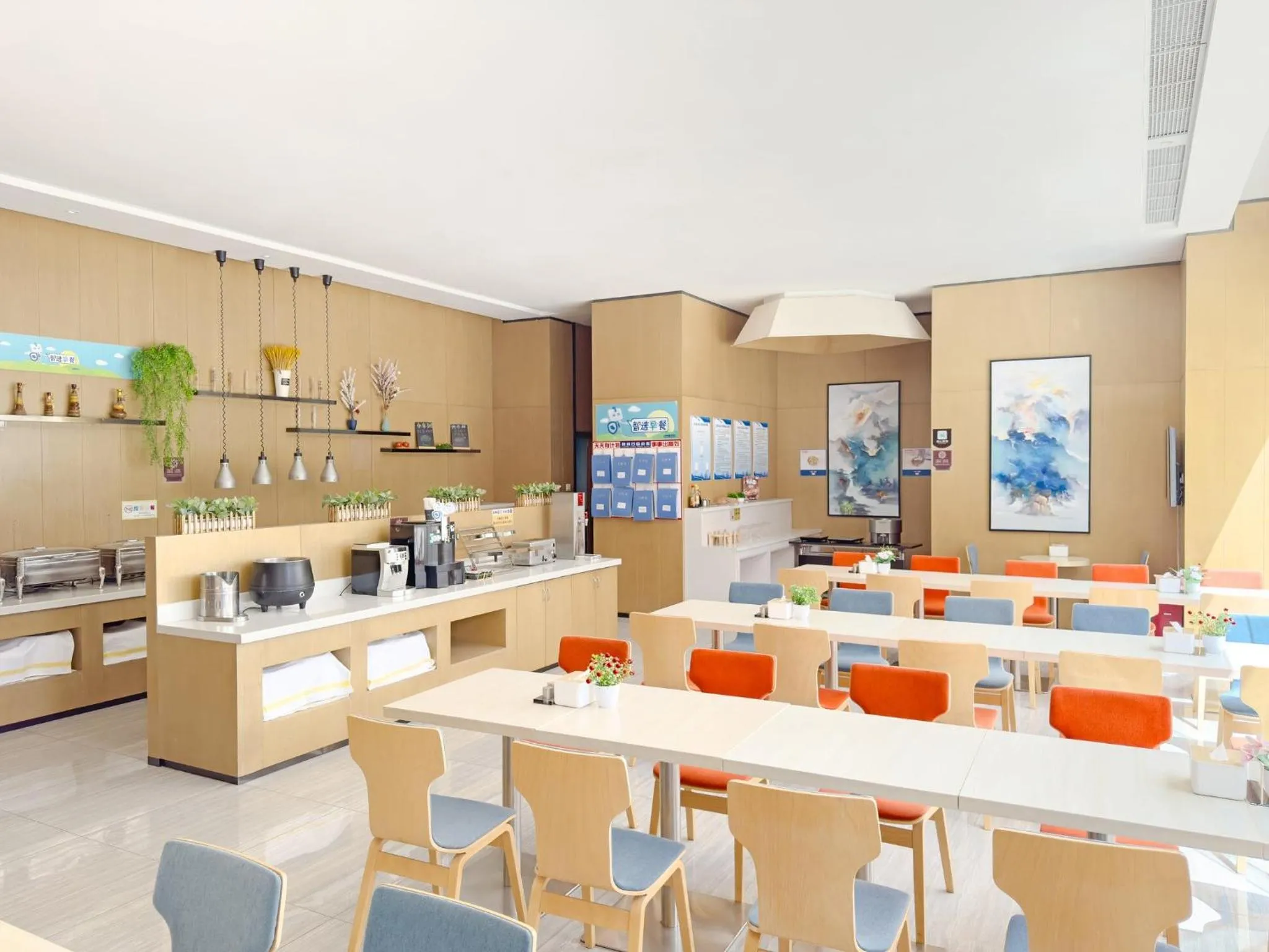 Restaurant/places to eat in Holiday Inn Express Zhangye by IHG