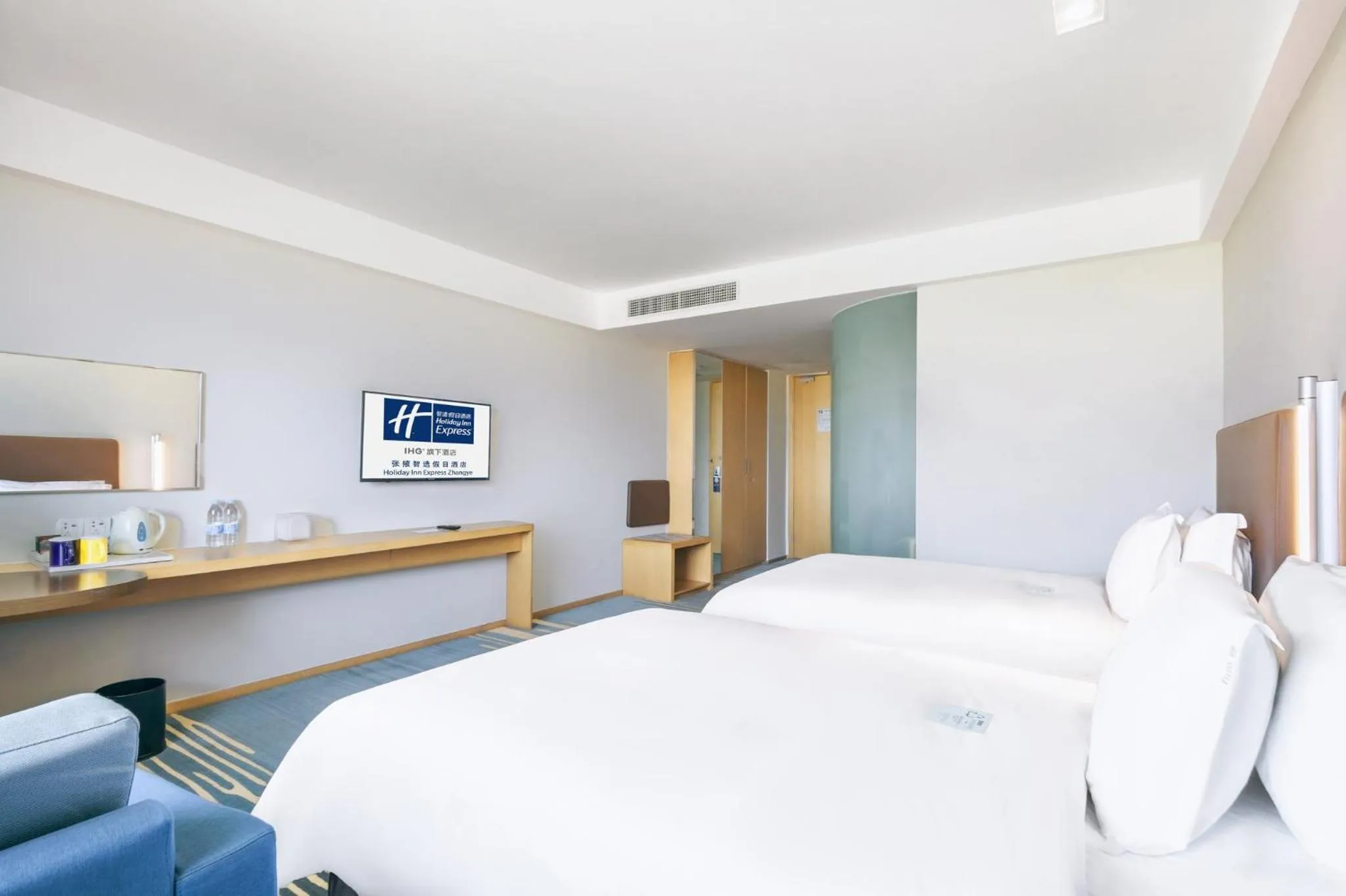Photo of the whole room, Bed in Holiday Inn Express Zhangye by IHG
