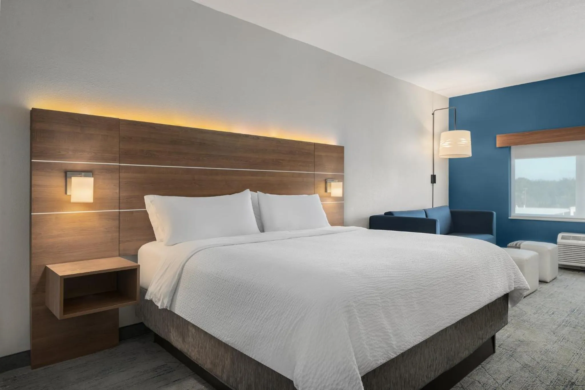 Photo of the whole room, Bed in Holiday Inn Express Melbourne West by IHG