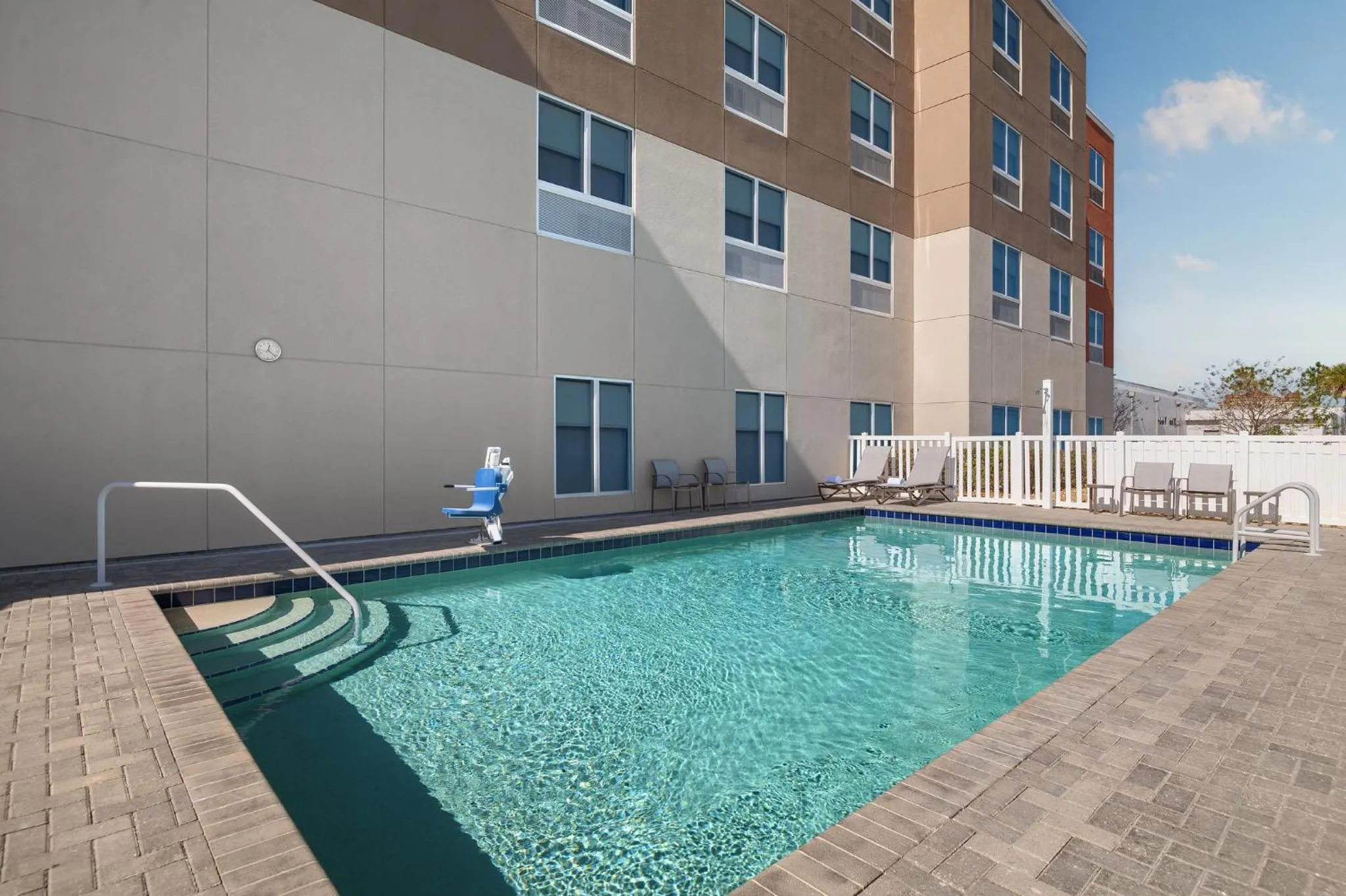 Swimming pool in Holiday Inn Express Melbourne West by IHG