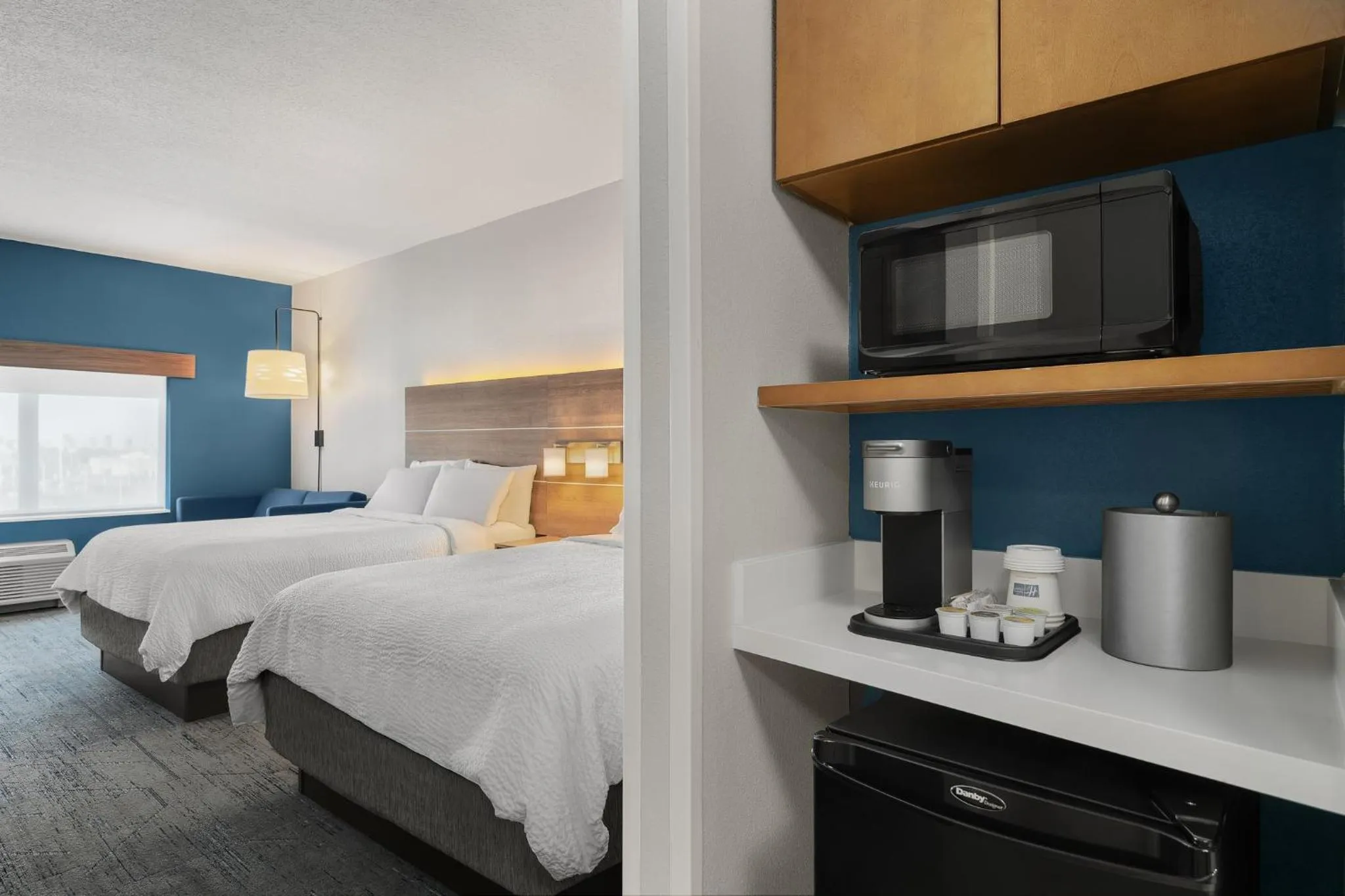 Photo of the whole room, Bed in Holiday Inn Express Melbourne West by IHG