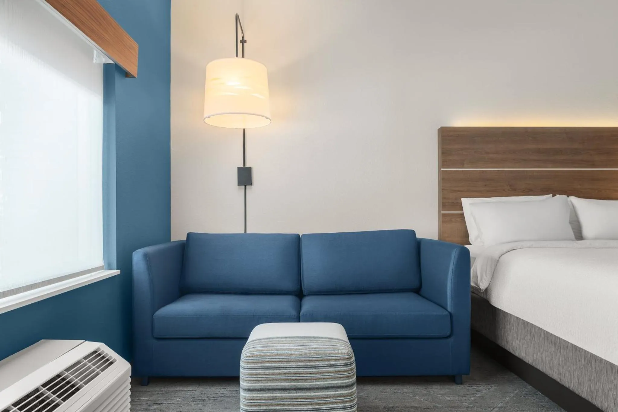 Photo of the whole room, Bed in Holiday Inn Express Melbourne West by IHG