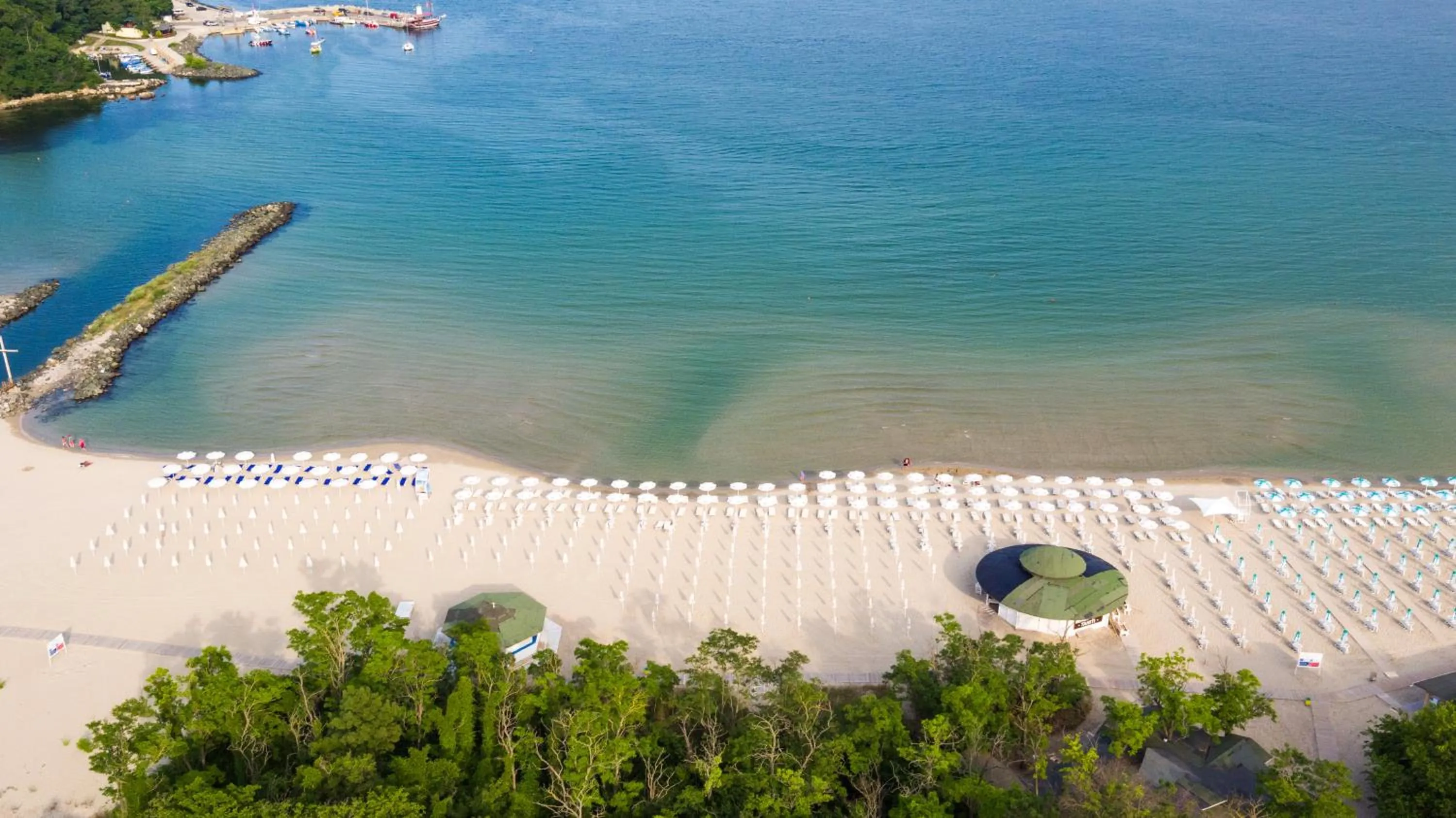 Beach in Perla Sun Beach Hotel - All Inclusive