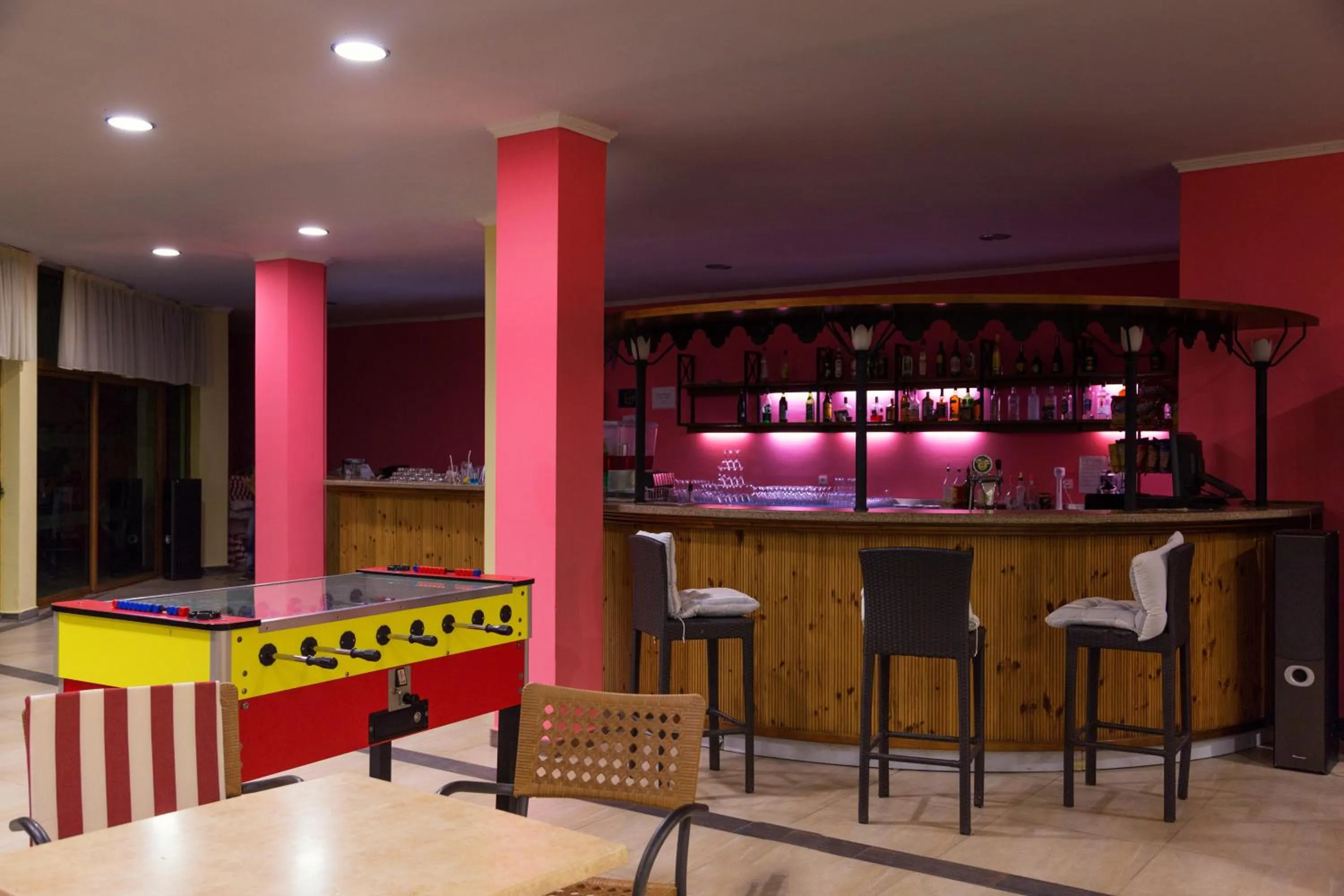 Lounge or bar in Perla Sun Beach Hotel - All Inclusive