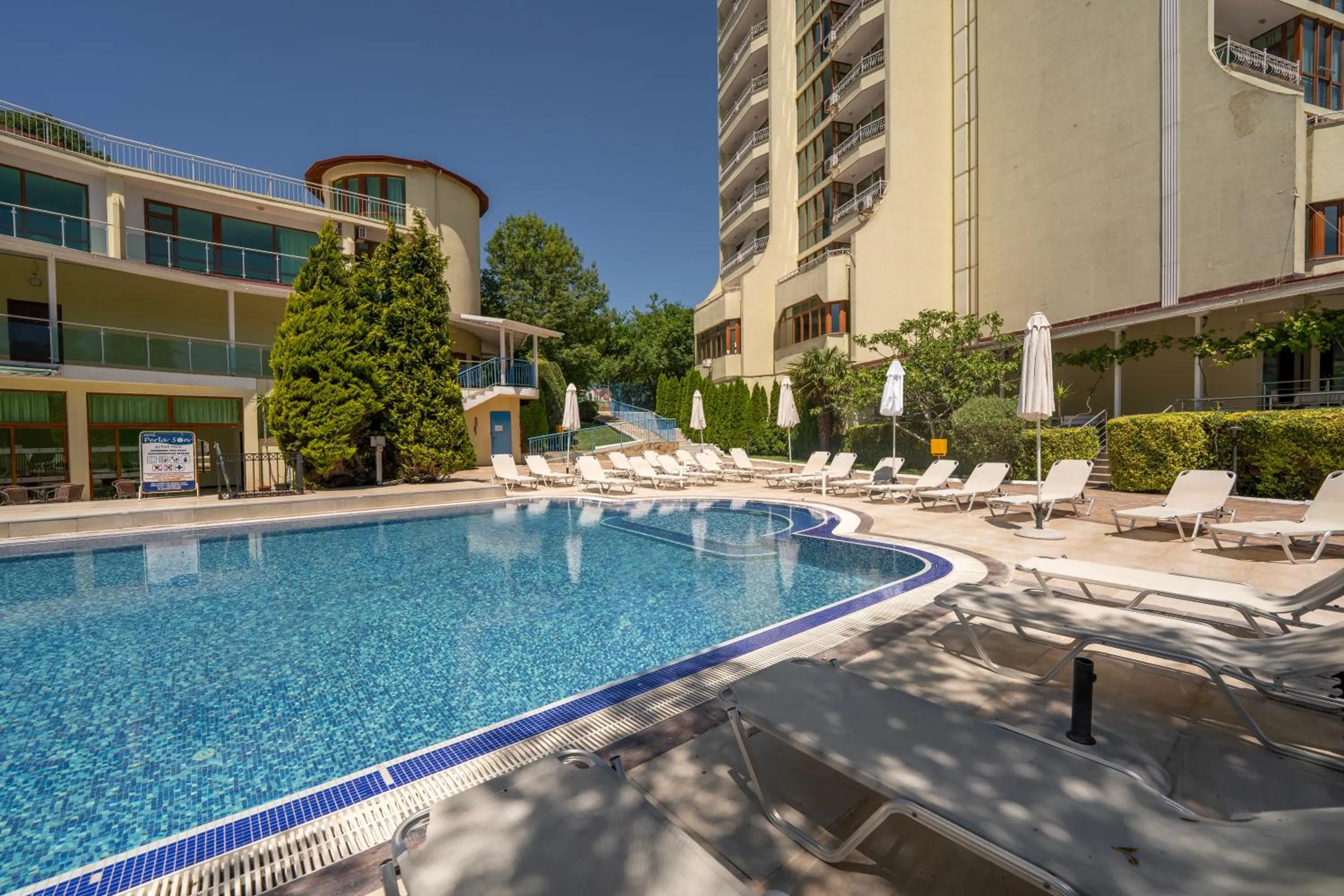 Property building in Perla Sun Beach Hotel - All Inclusive