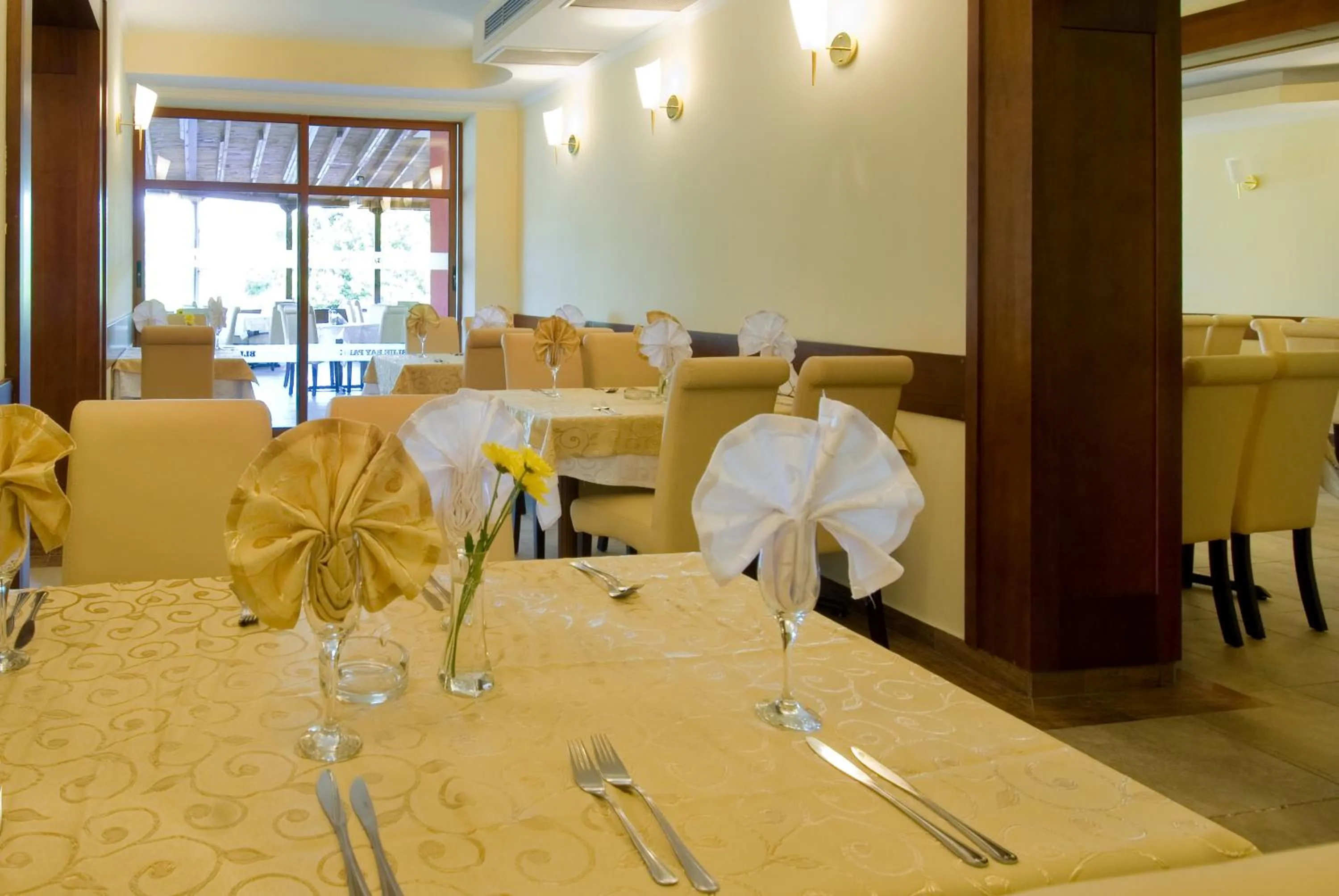 Restaurant/places to eat in Perla Sun Beach Hotel - All Inclusive