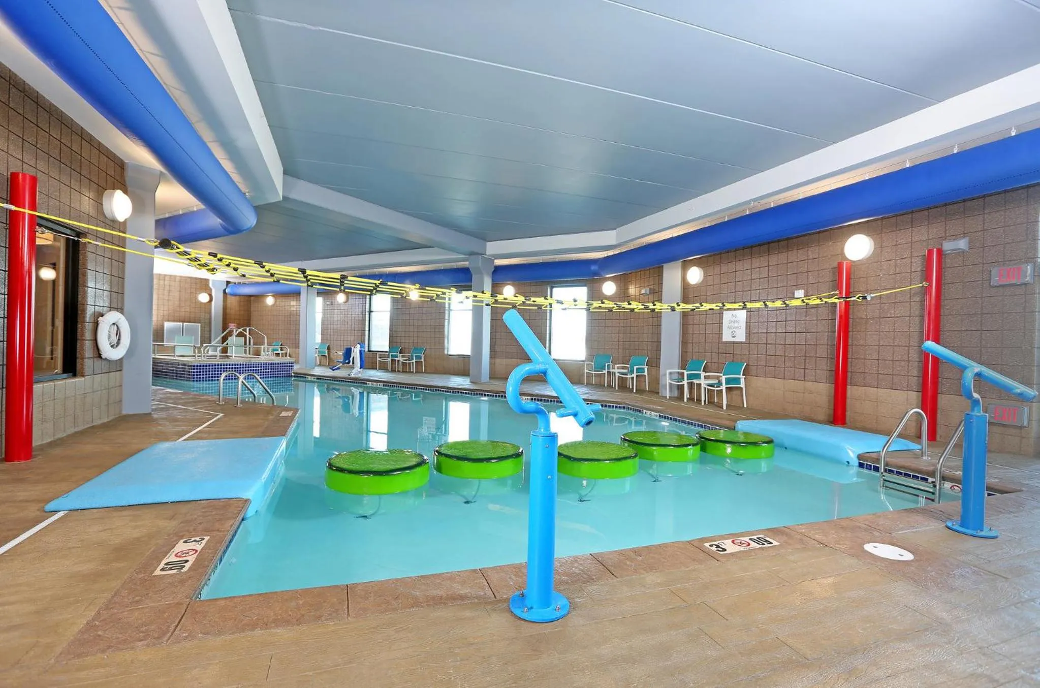 Swimming pool in Holiday Inn & Suites Sioux Falls - Airport by IHG