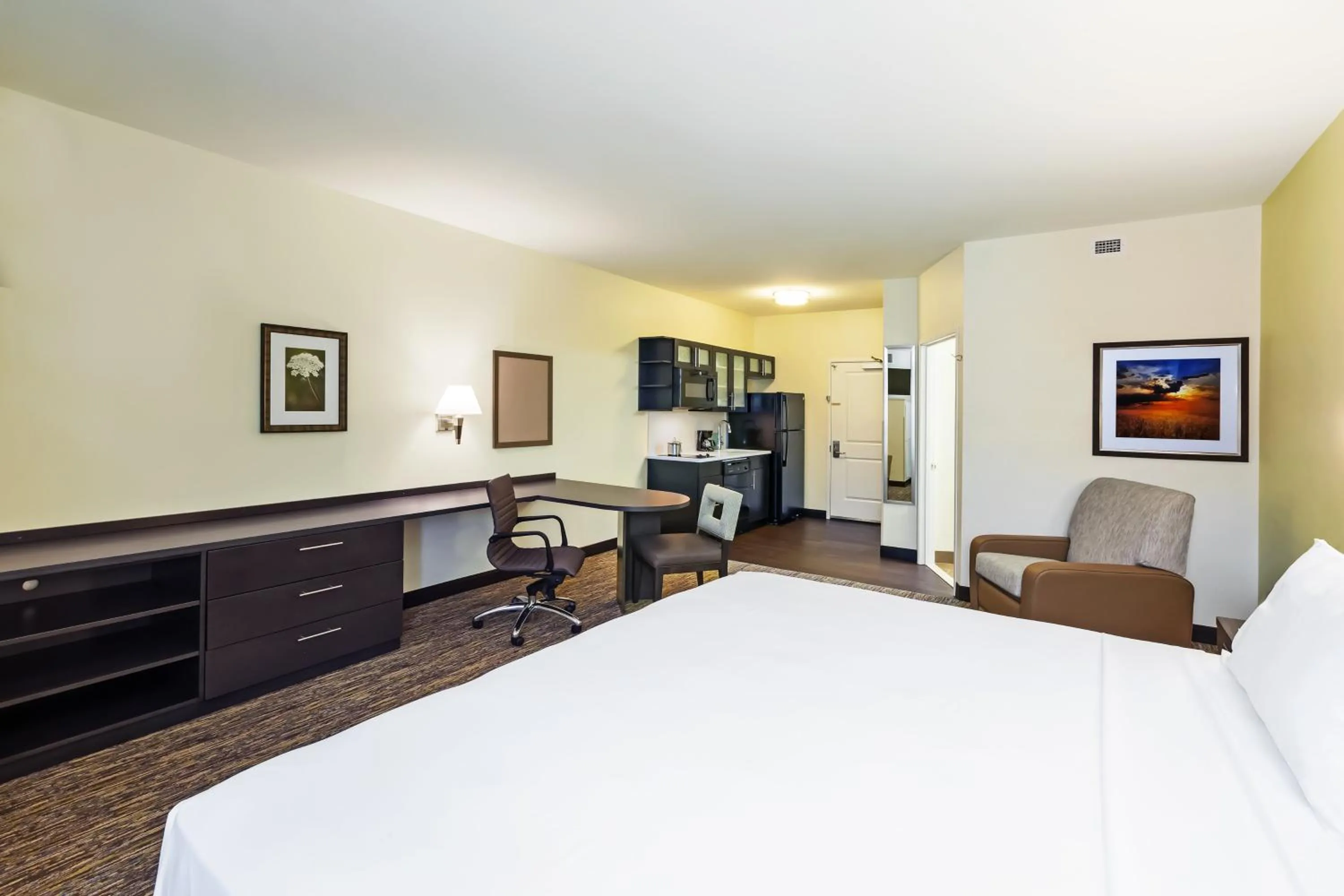 Bedroom, Bed in Candlewood Suites Lenexa - Overland Park Area by IHG