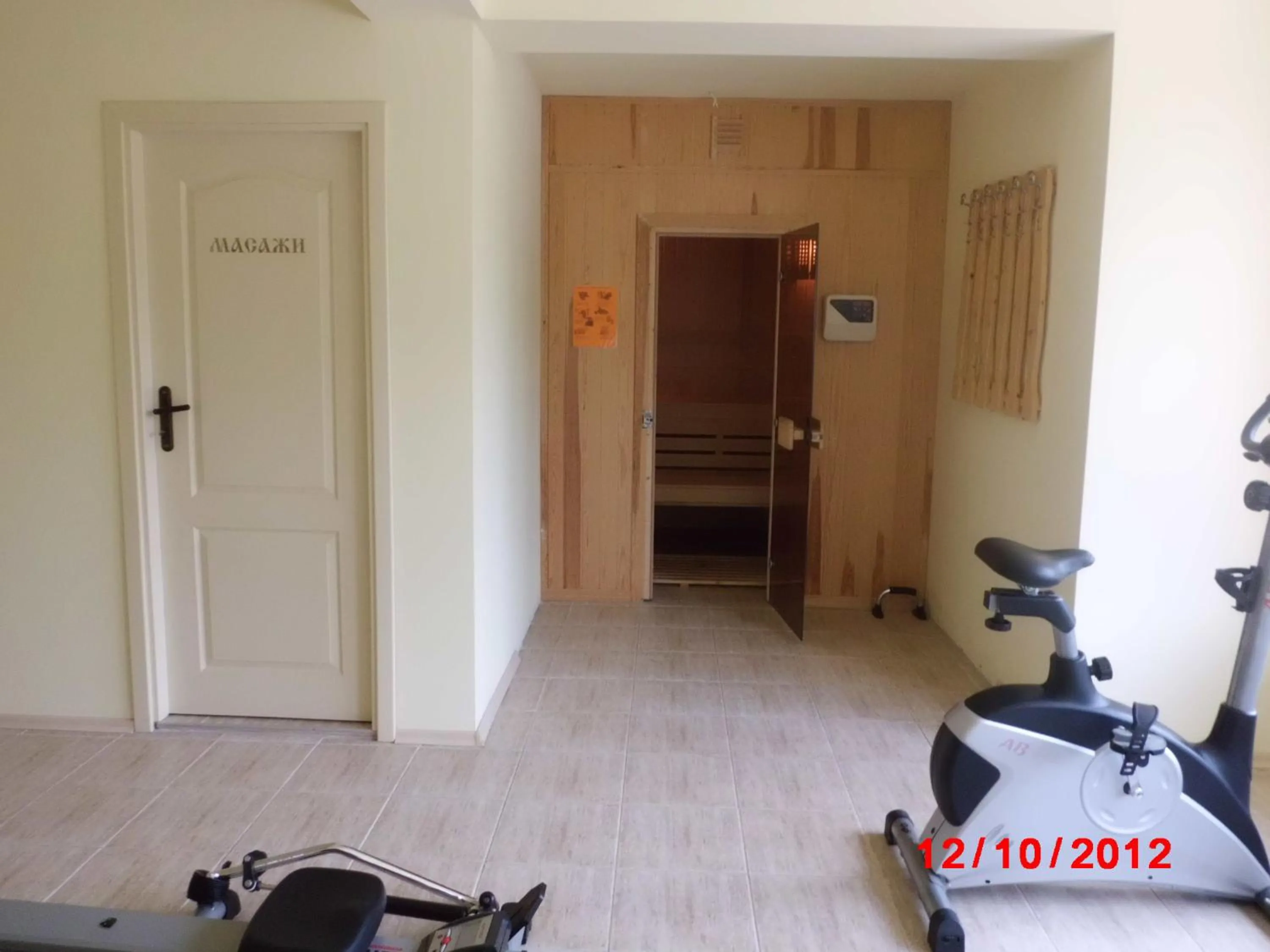 Fitness centre/facilities in Семеен хотел Кристал