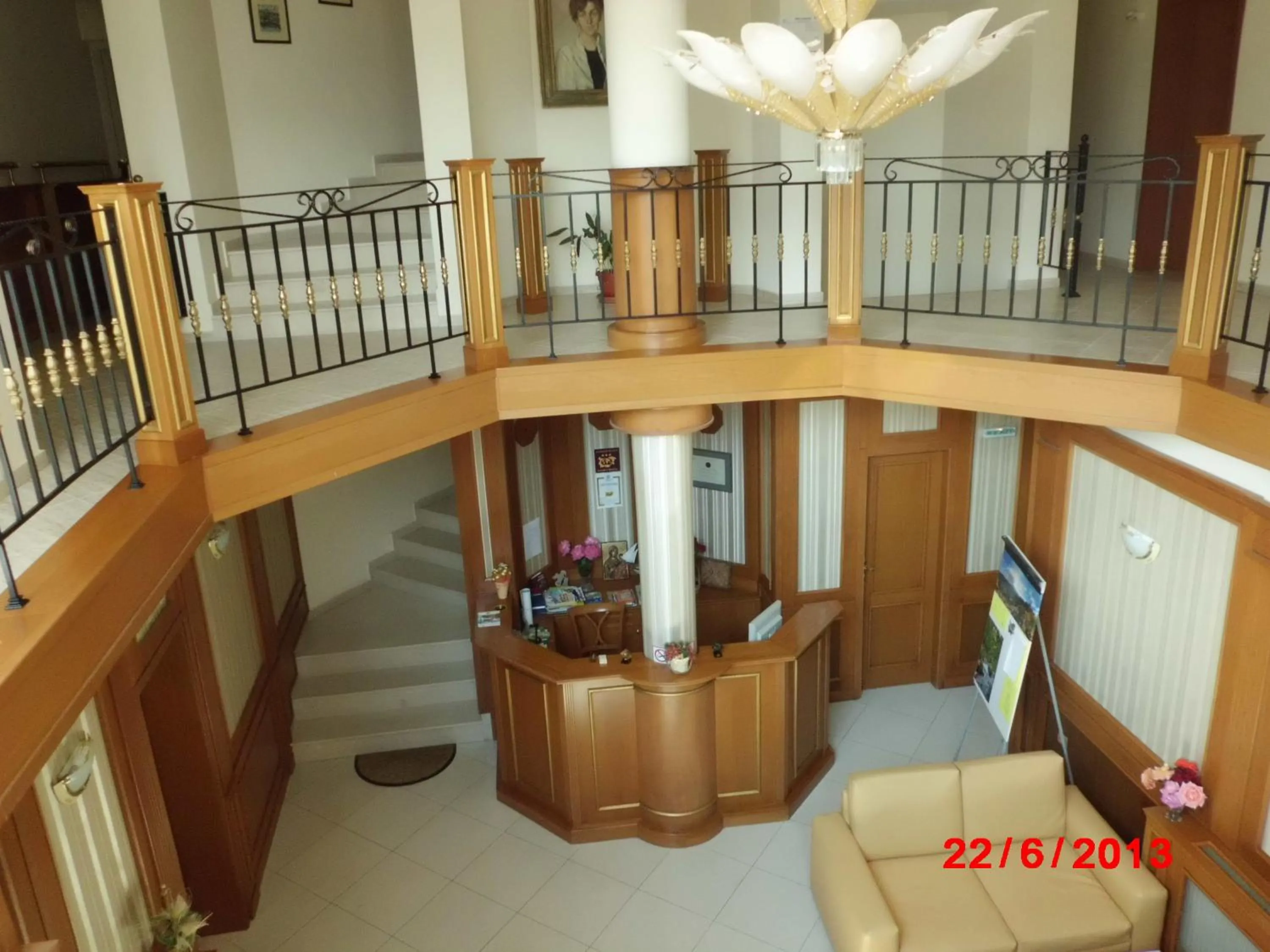 Lobby or reception in Семеен хотел Кристал