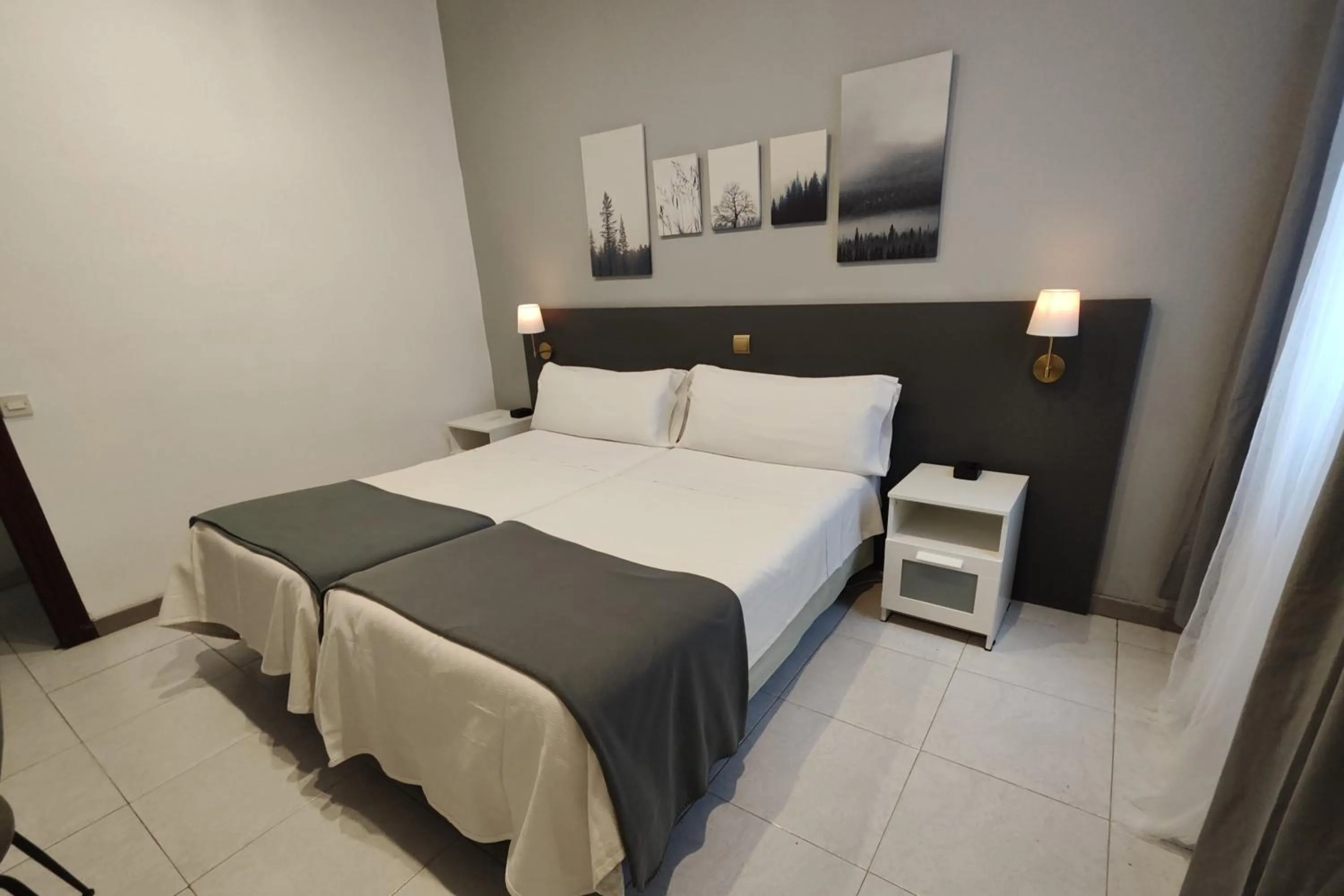 Photo of the whole room, Bed in Hostal Cervantes