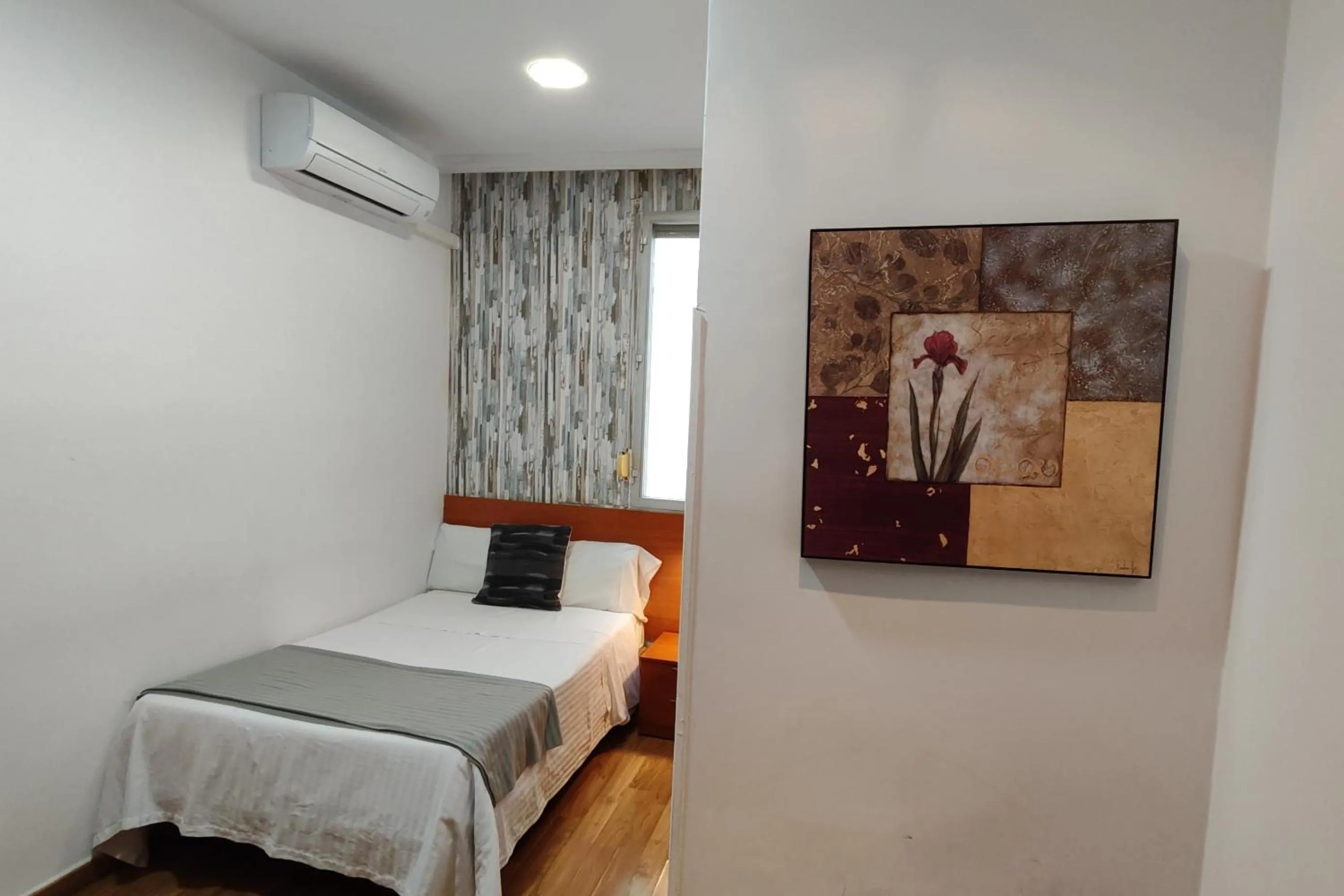 Photo of the whole room, Bed in Hostal Cervantes