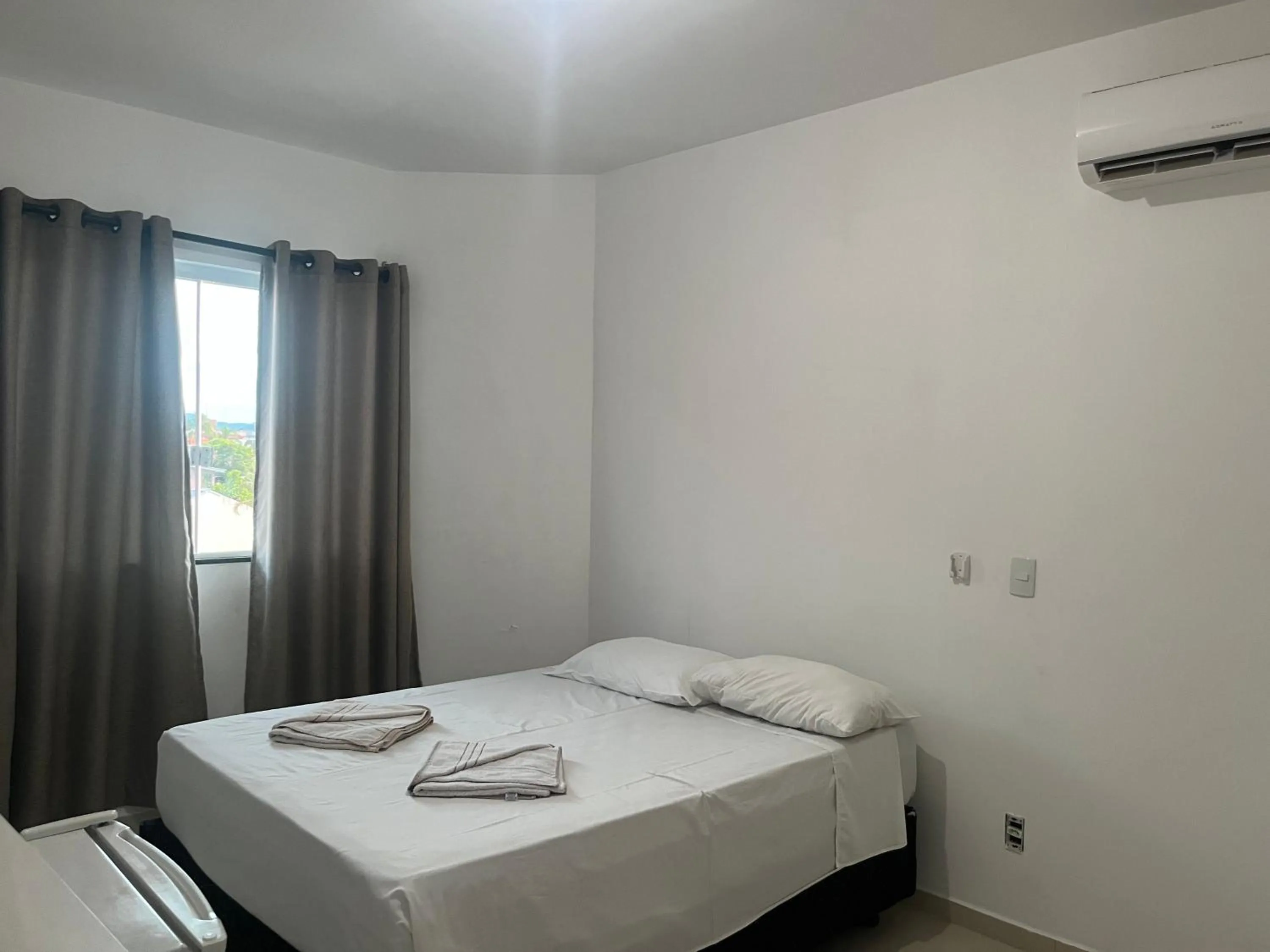 Photo of the whole room, Bed in Monte Libano Apart Hotel