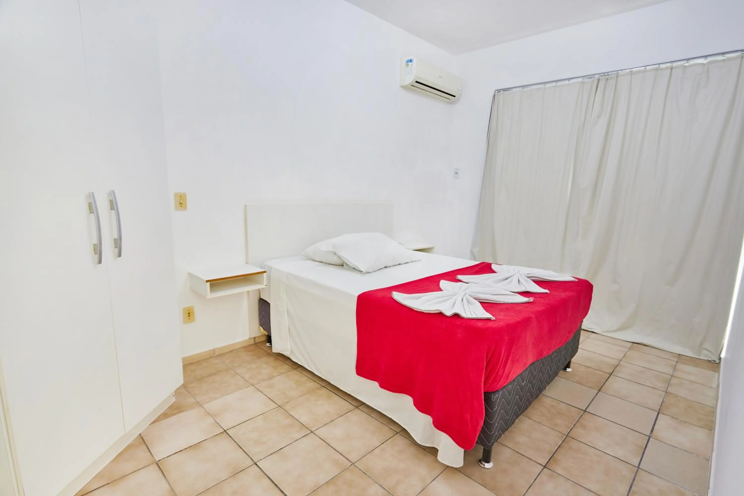 Photo of the whole room, Bed in Monte Libano Apart Hotel