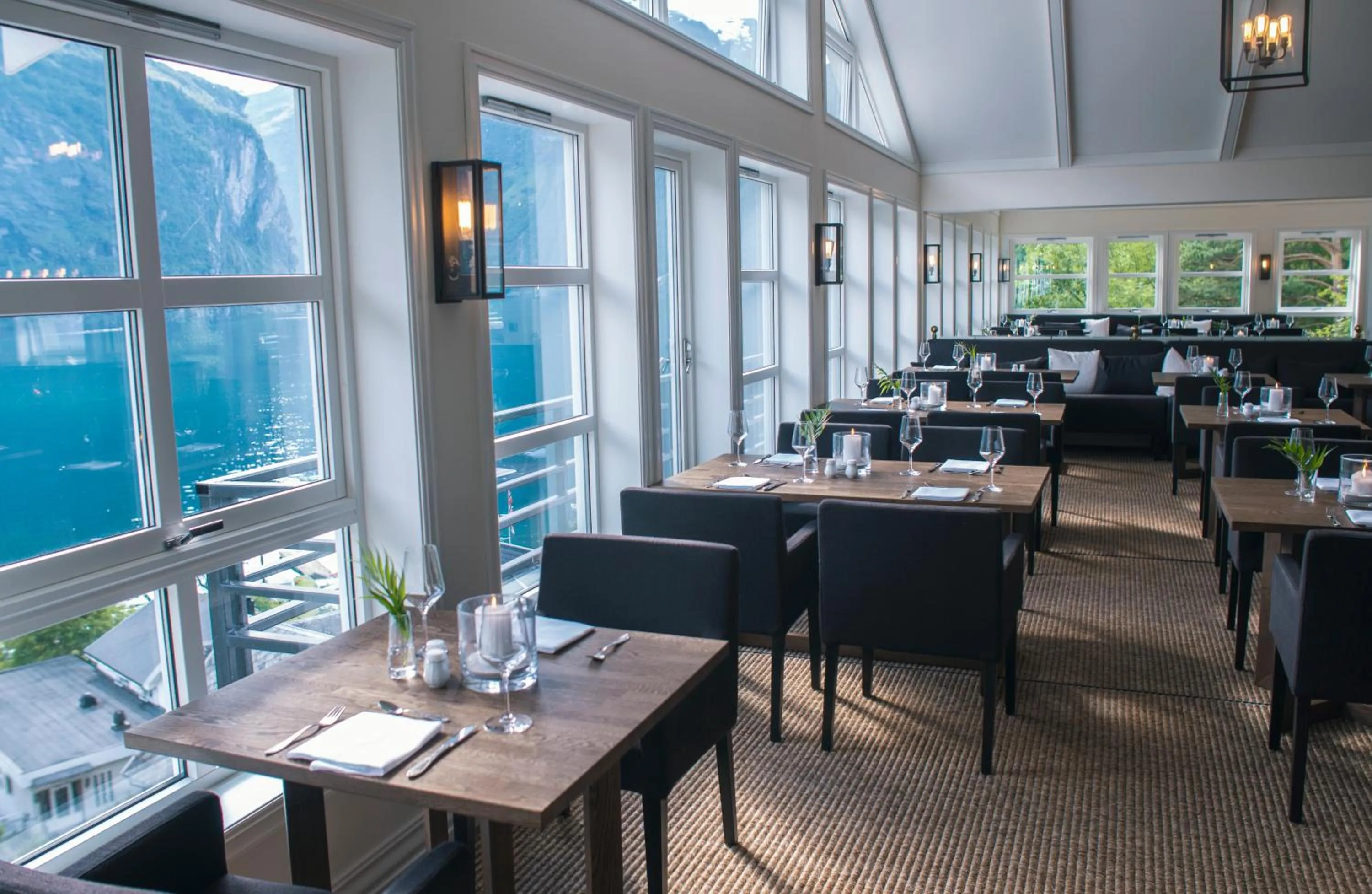 Restaurant/places to eat in Grande Fjord Hotel
