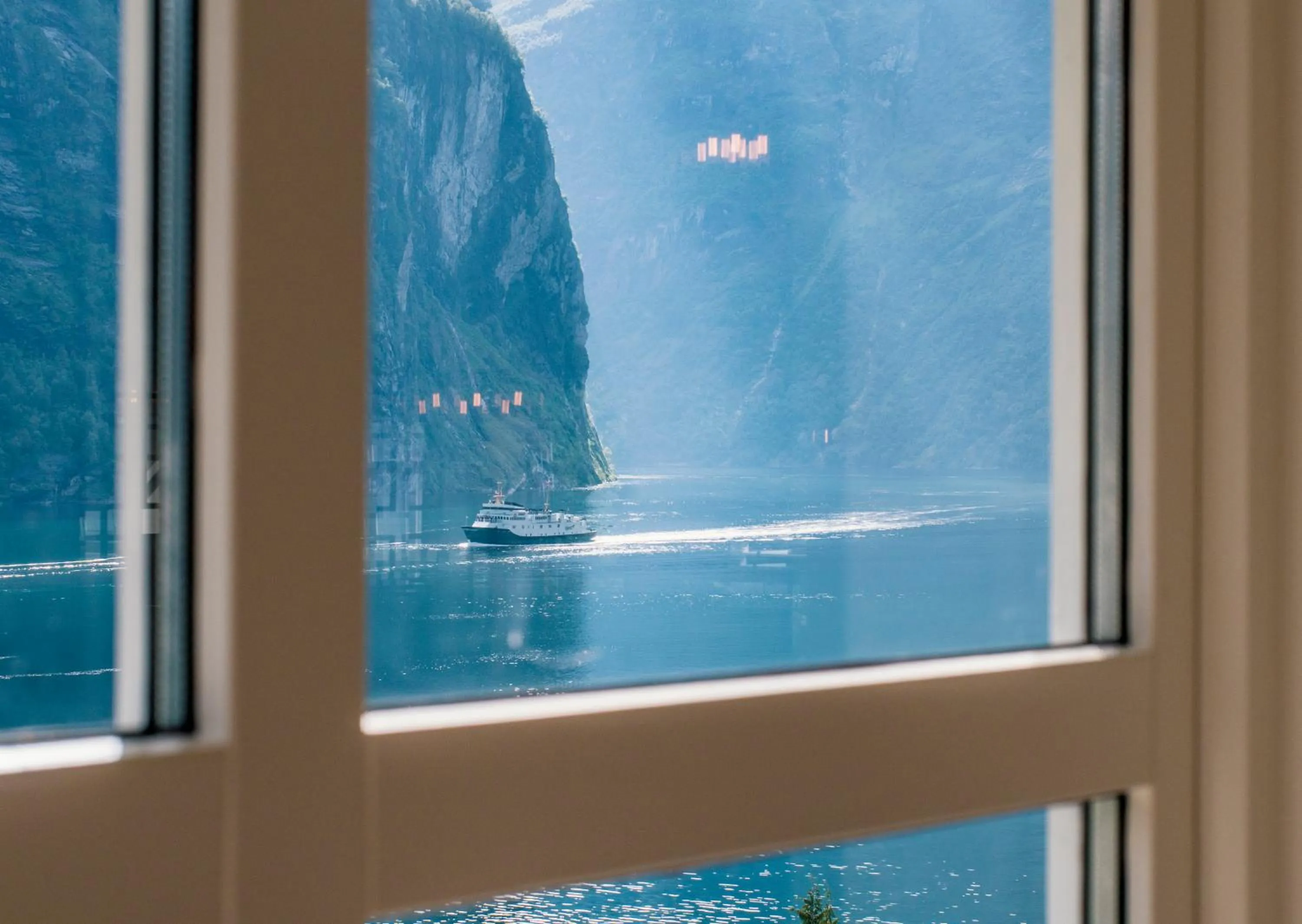 Restaurant/places to eat in Grande Fjord Hotel