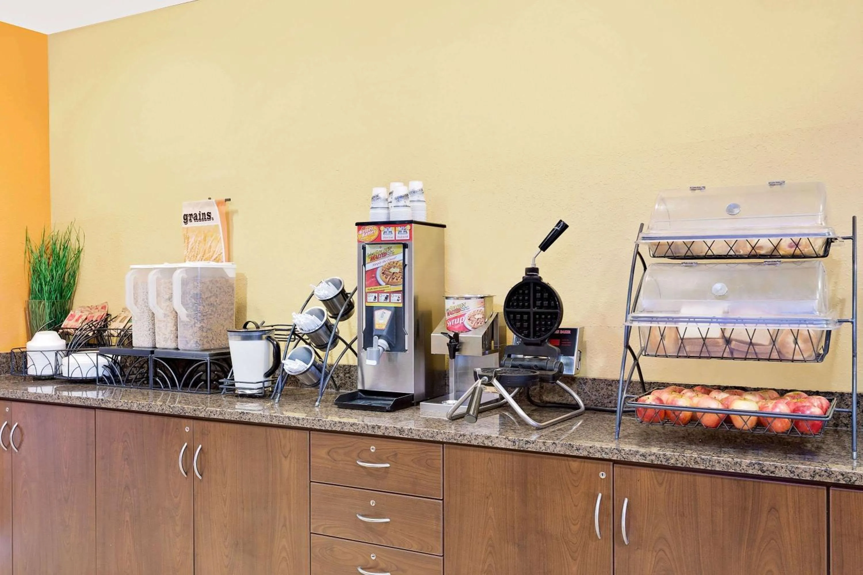 Restaurant/places to eat in Microtel Inn & Suites by Wyndham Princeton