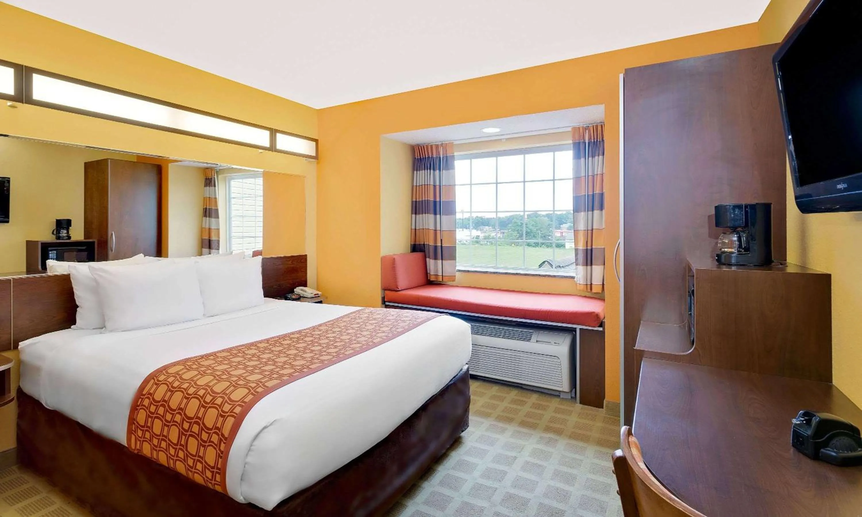 Photo of the whole room, Bed in Microtel Inn & Suites by Wyndham Princeton