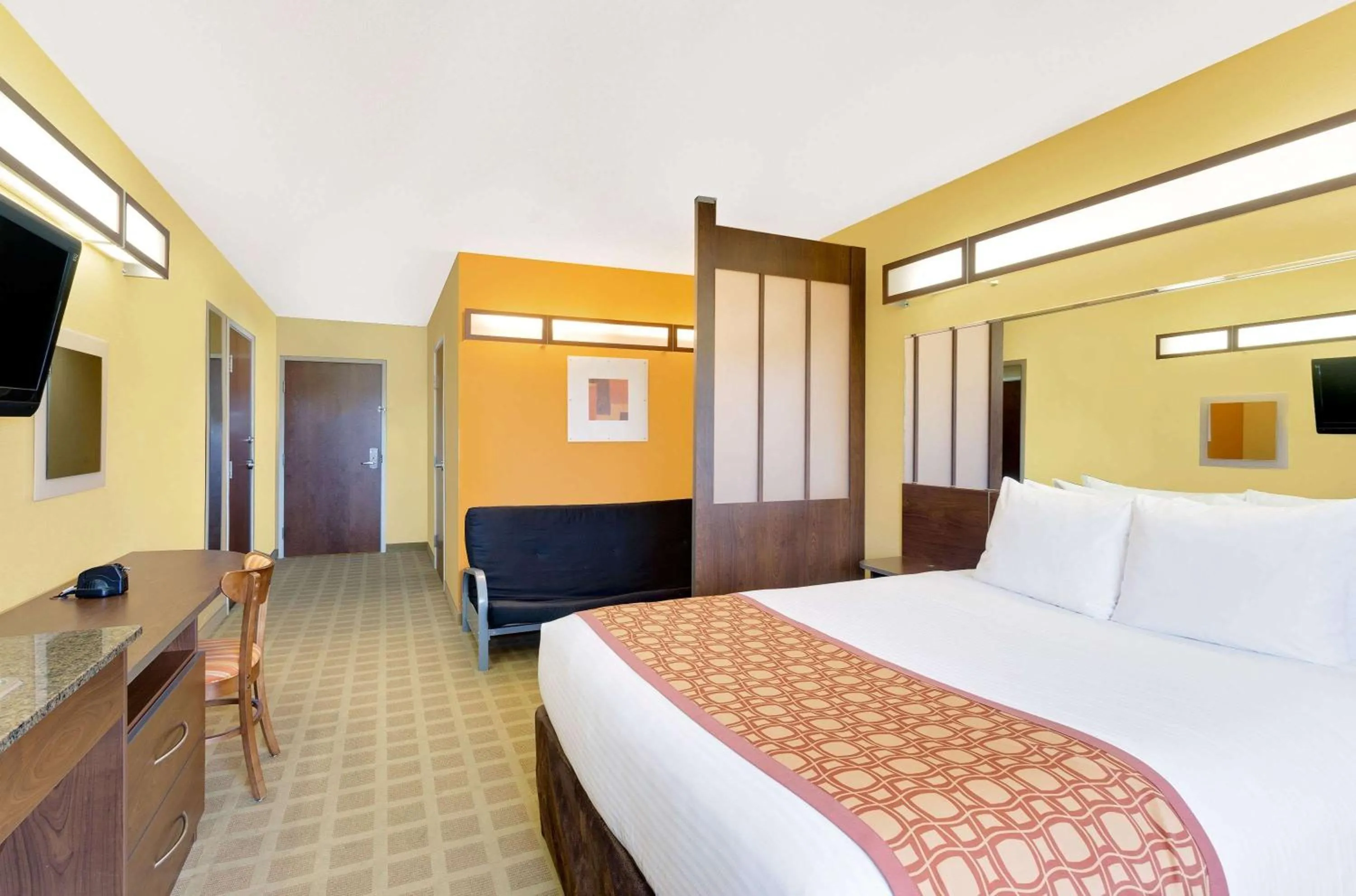 Photo of the whole room, Bed in Microtel Inn & Suites by Wyndham Princeton