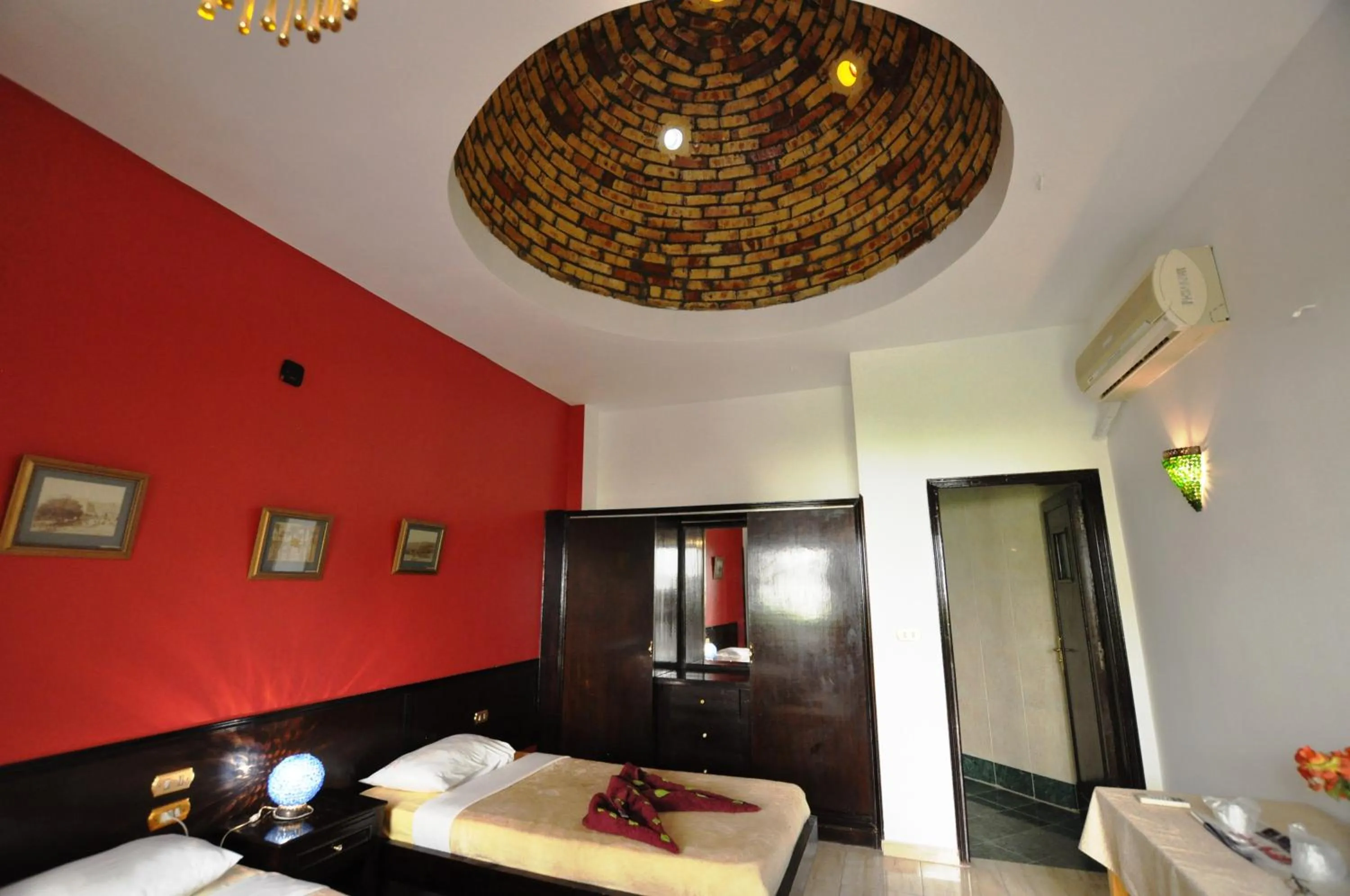 Photo of the whole room, Bed in El Nakhil Hotel