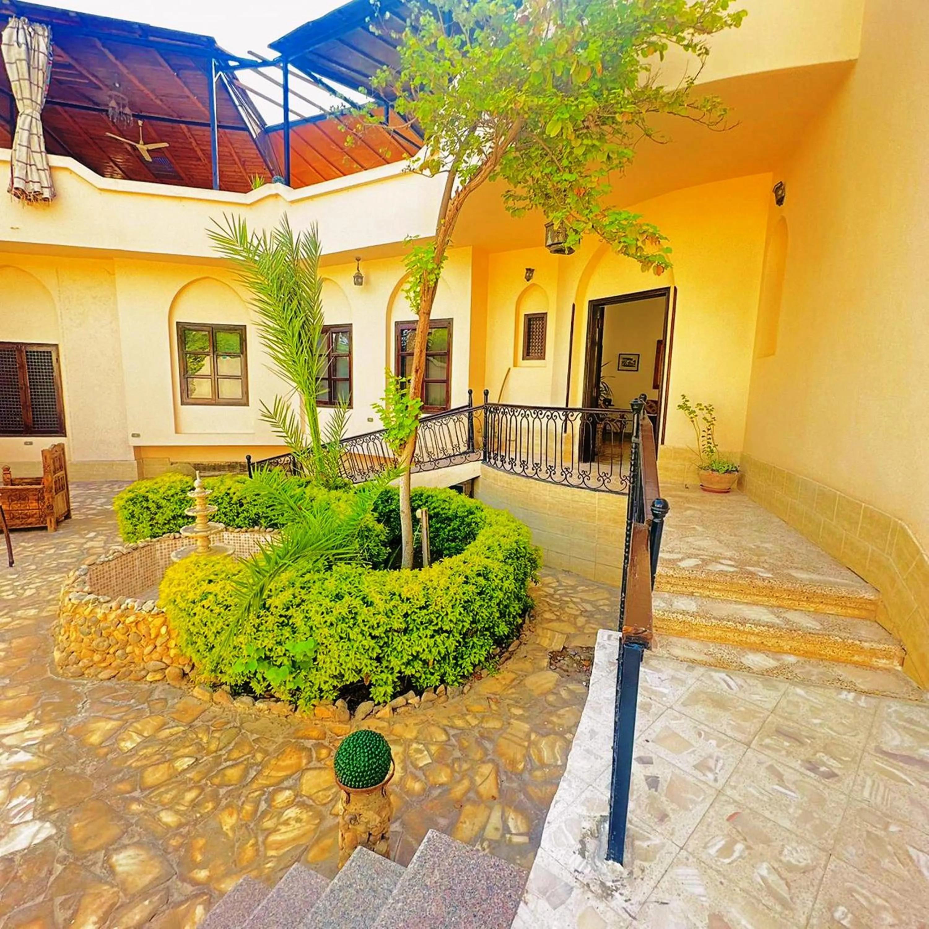 Facade/entrance in El Nakhil Hotel